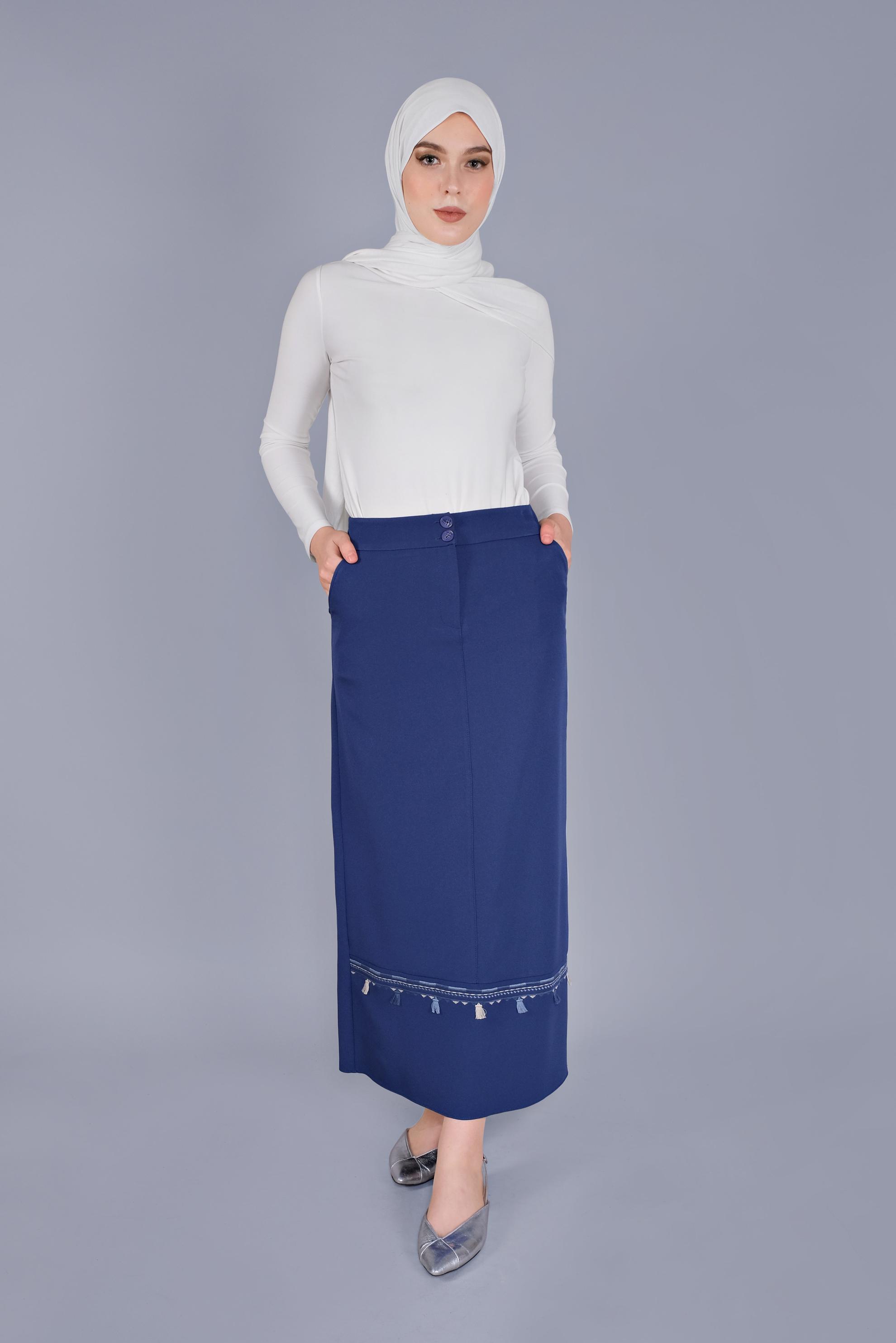 Tesettür giyim LACİVERT NAKIŞ DETAYLI ETEK 6381