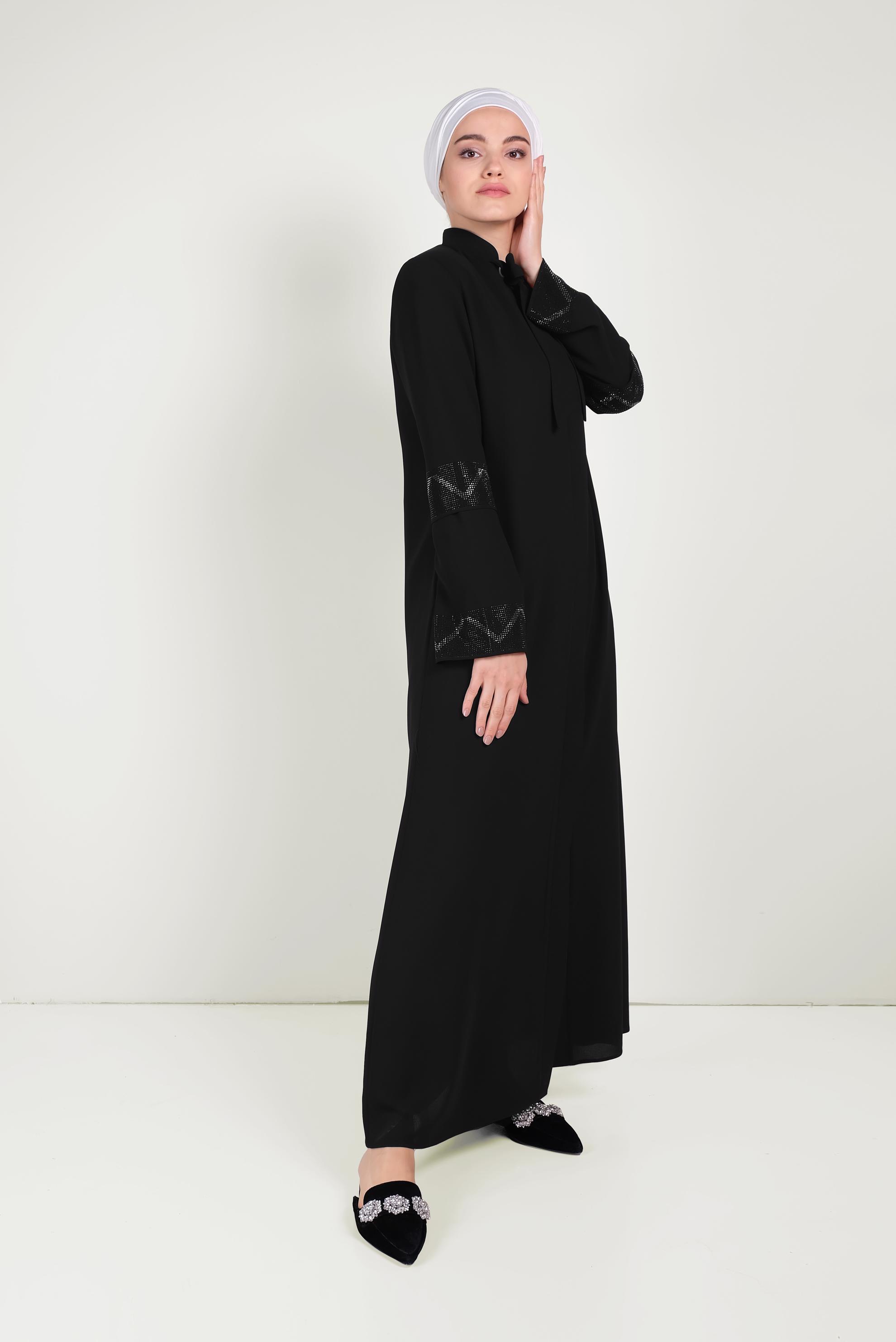Tesettür giyim SİYAH KOLLARI TAŞLI YAKASI BAĞCIKLI FERACE 80003