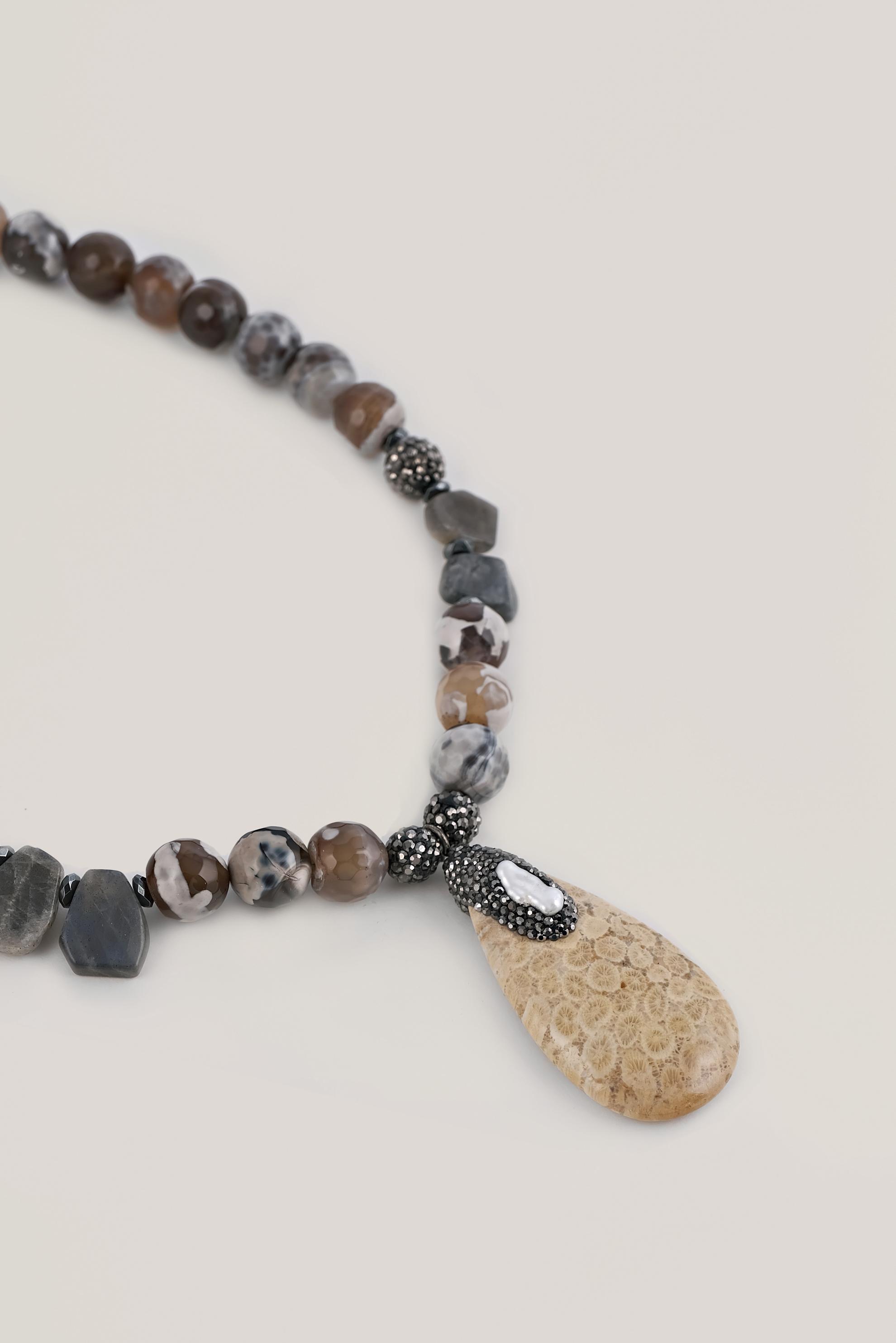 Tesettür giyim BEYAZ ALVİNA DOĞAL VE MARKAZİT TAŞLI KOLYE 3004