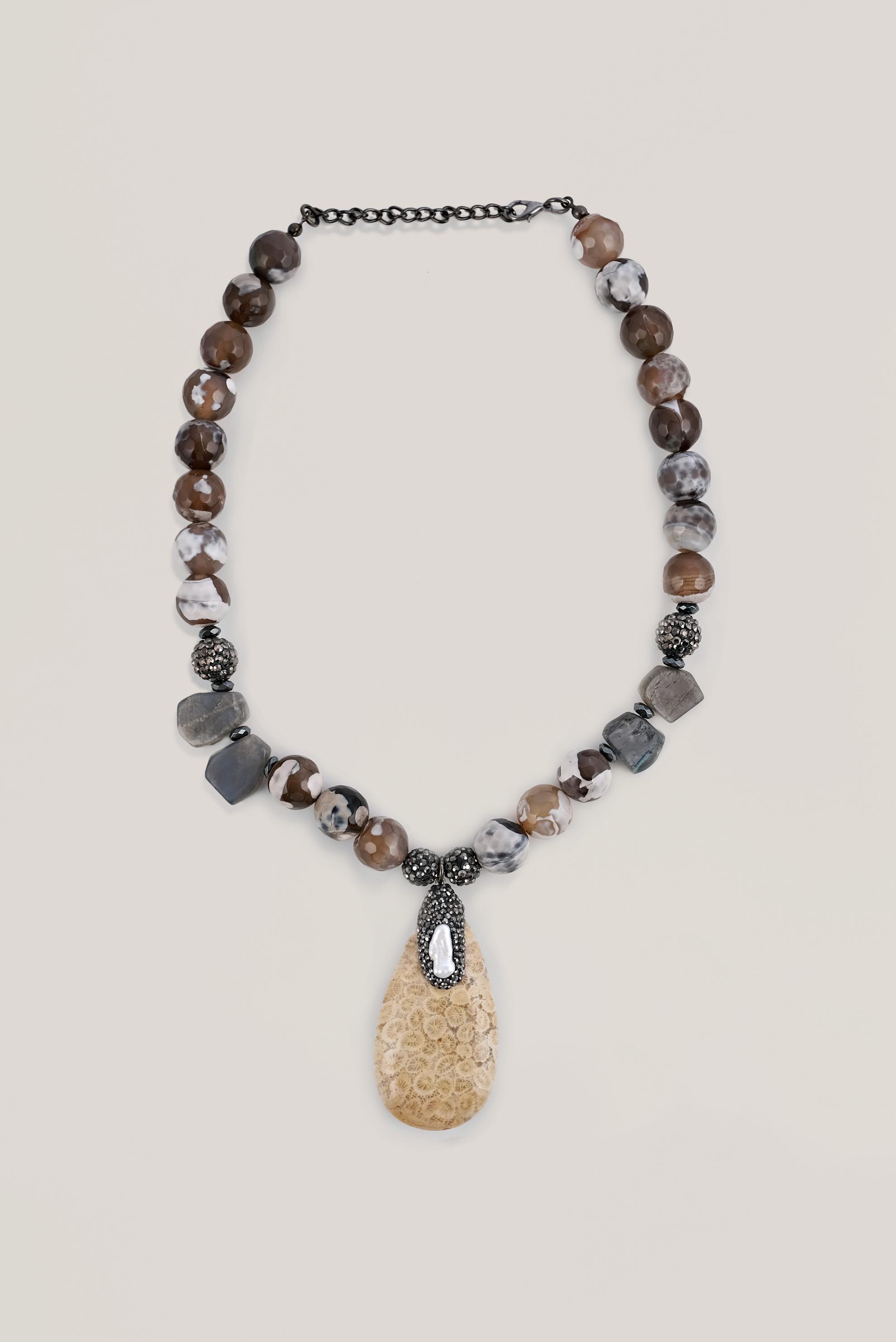 Tesettür giyim BEYAZ ALVİNA DOĞAL VE MARKAZİT TAŞLI KOLYE 3004