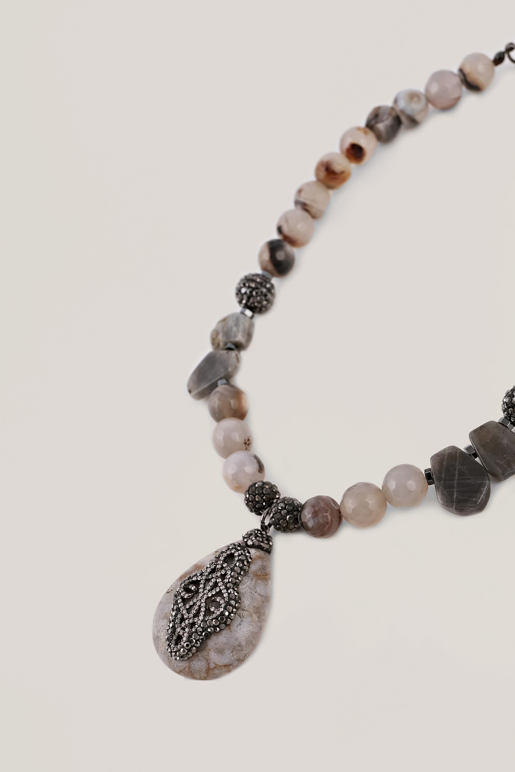 Tesettür giyim GRİ ALVİNA DOĞAL VE MARKAZİT TAŞLI KOLYE 3004