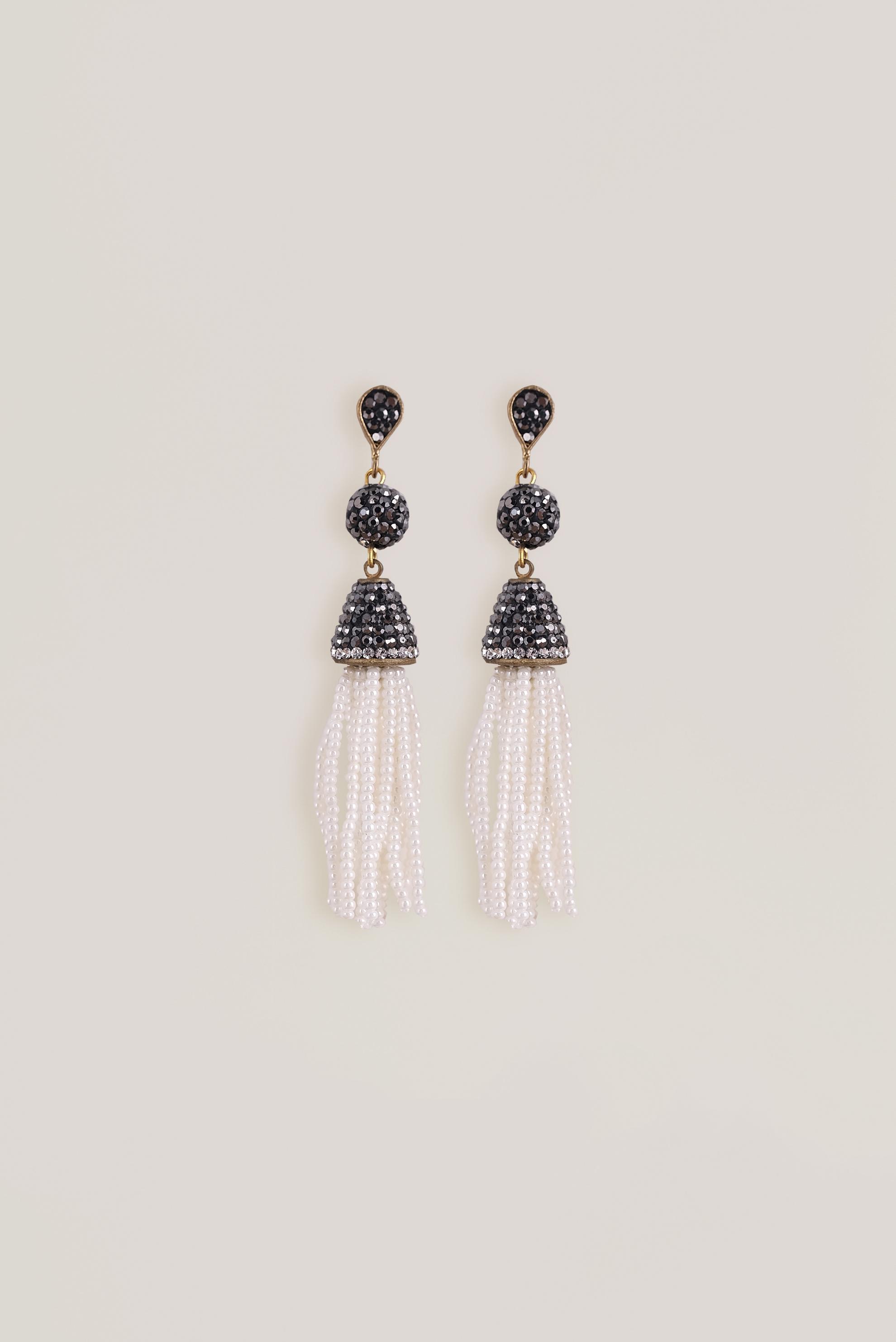 Tesettür giyim BEYAZ ALVİNA KUM İNCİLİ KÜPE 1005