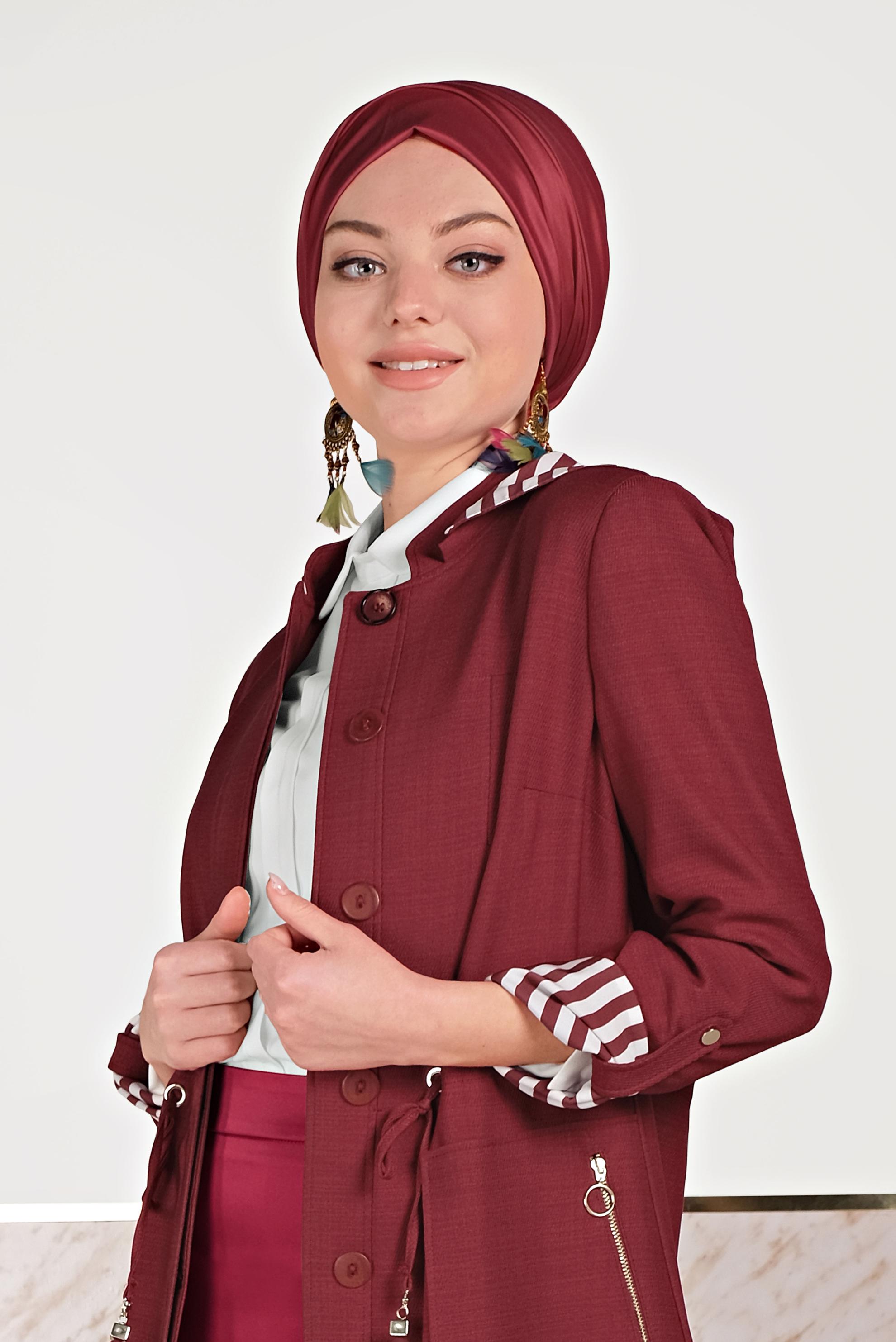 Tesettür giyim KIRMIZI DÜĞMELİ KAPÜŞONLU PARDESÜ 10160