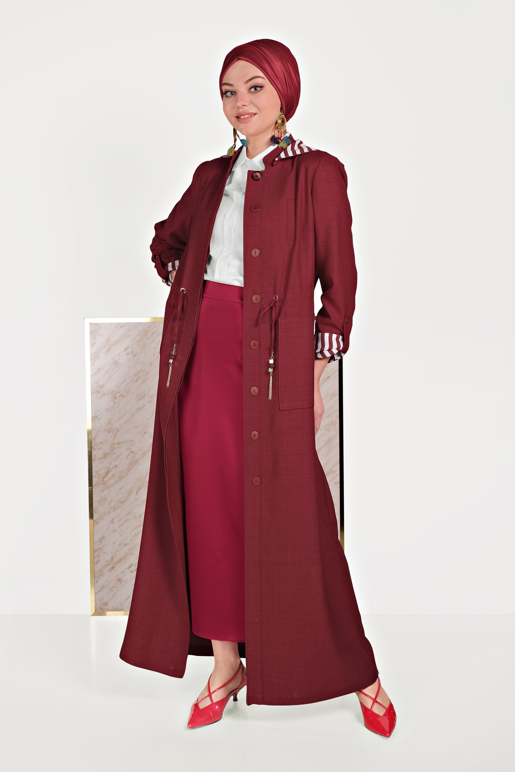 Tesettür giyim KIRMIZI DÜĞMELİ KAPÜŞONLU PARDESÜ 10160