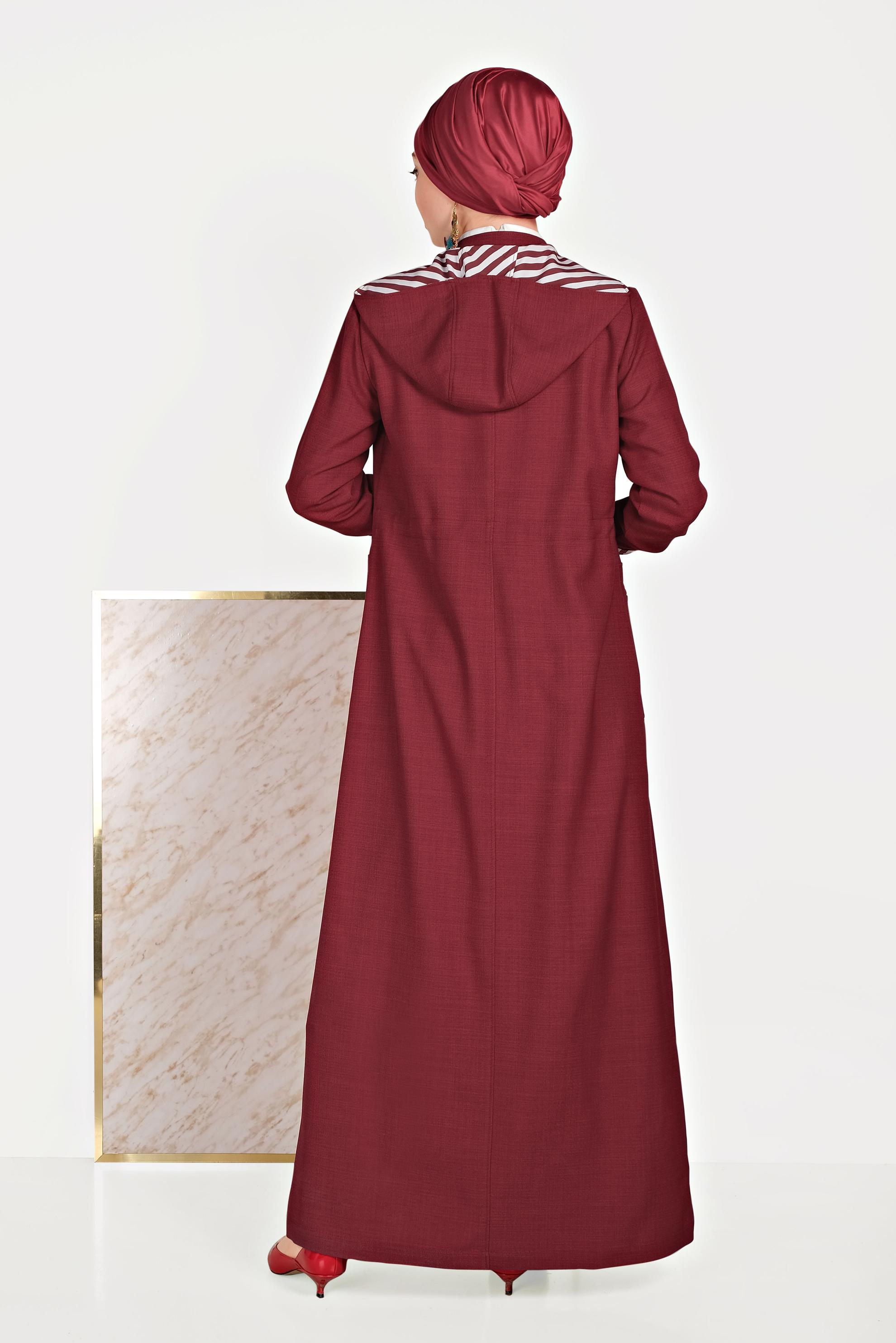 Tesettür giyim KIRMIZI DÜĞMELİ KAPÜŞONLU PARDESÜ 10160
