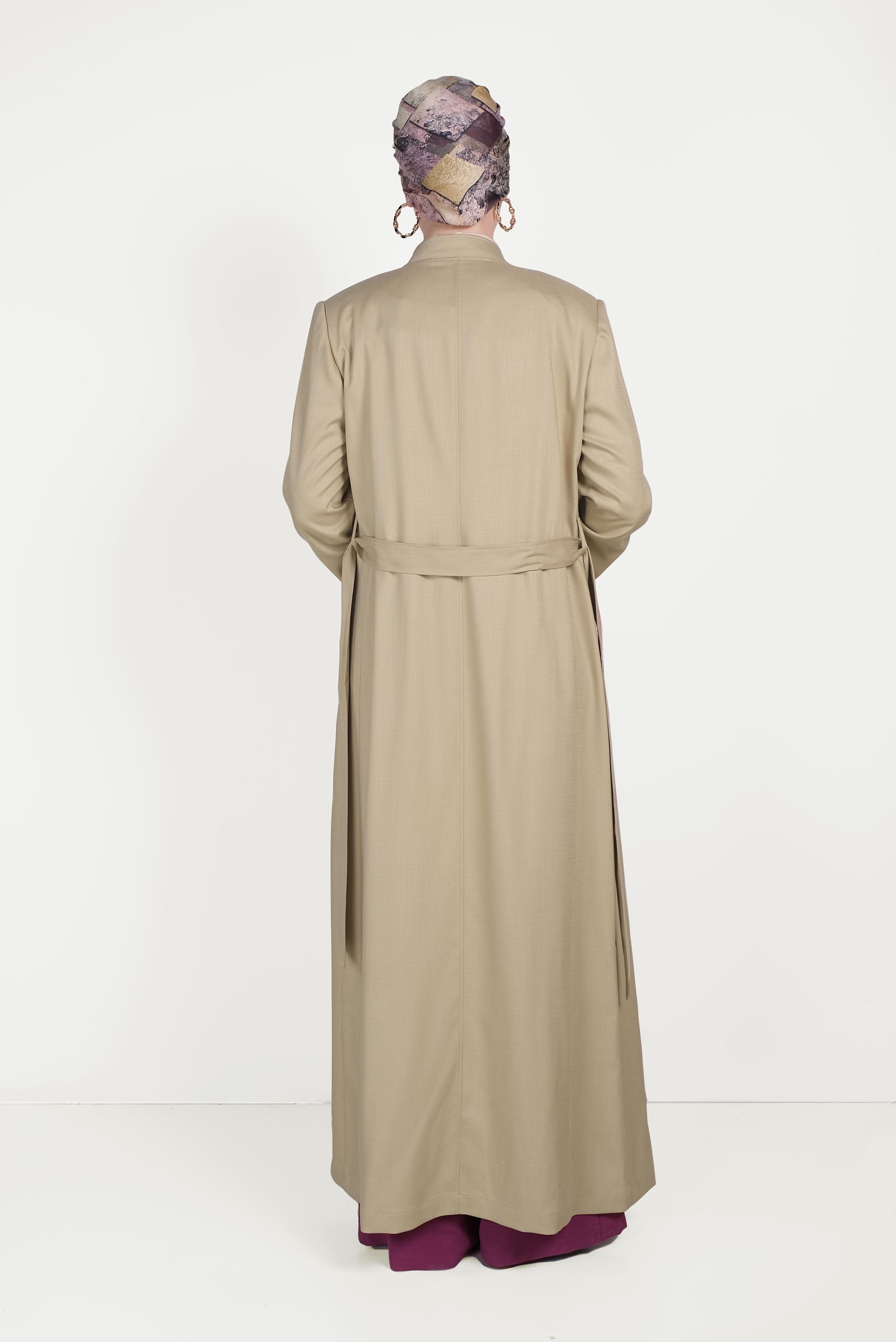 Tesettür giyim BEJ BALON KOL NAKIŞLI HAKİM YAKA PARDESÜ 10180