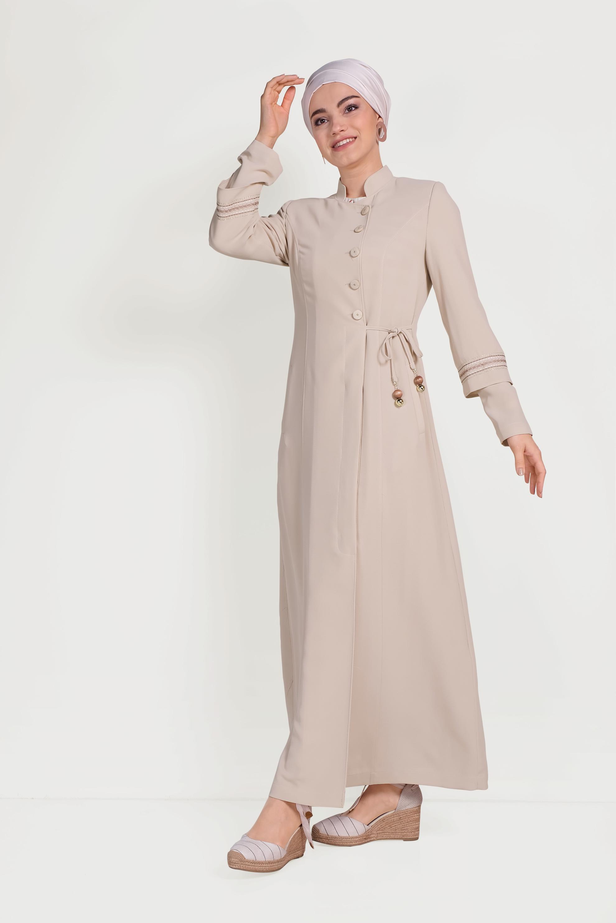 Tesettür giyim BEJ HAKİM YAKA NAKIŞLI PARDESÜ 10196 