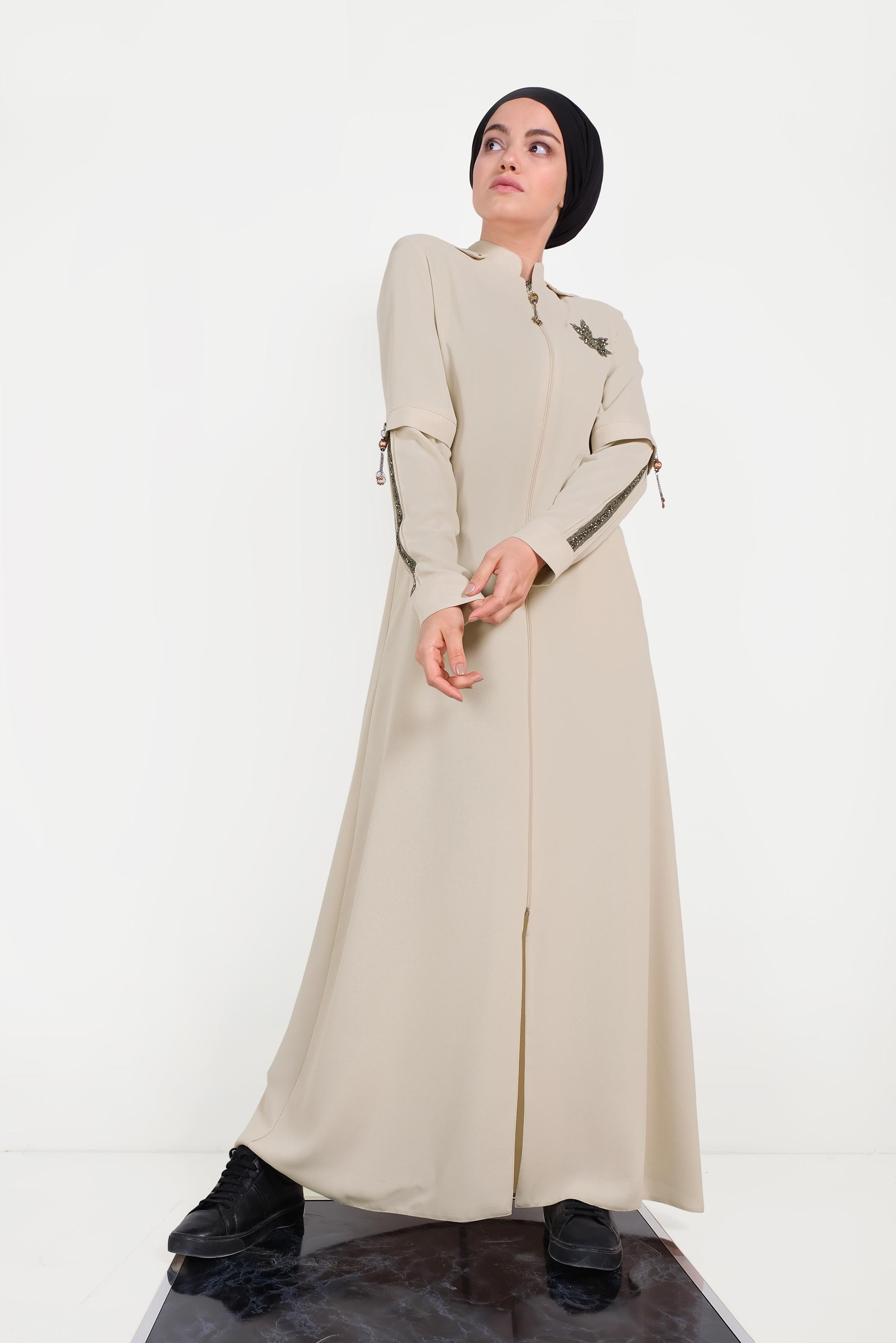 Tesettür giyim BEJ HAKİM YAKA TAŞ DETAYLI PARDESÜ 10206