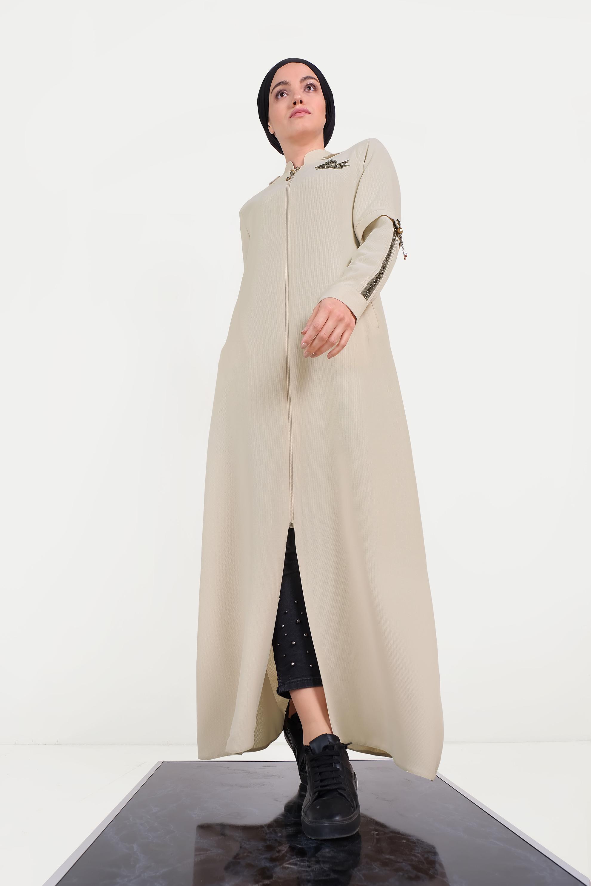 Tesettür giyim BEJ HAKİM YAKA TAŞ DETAYLI PARDESÜ 10206