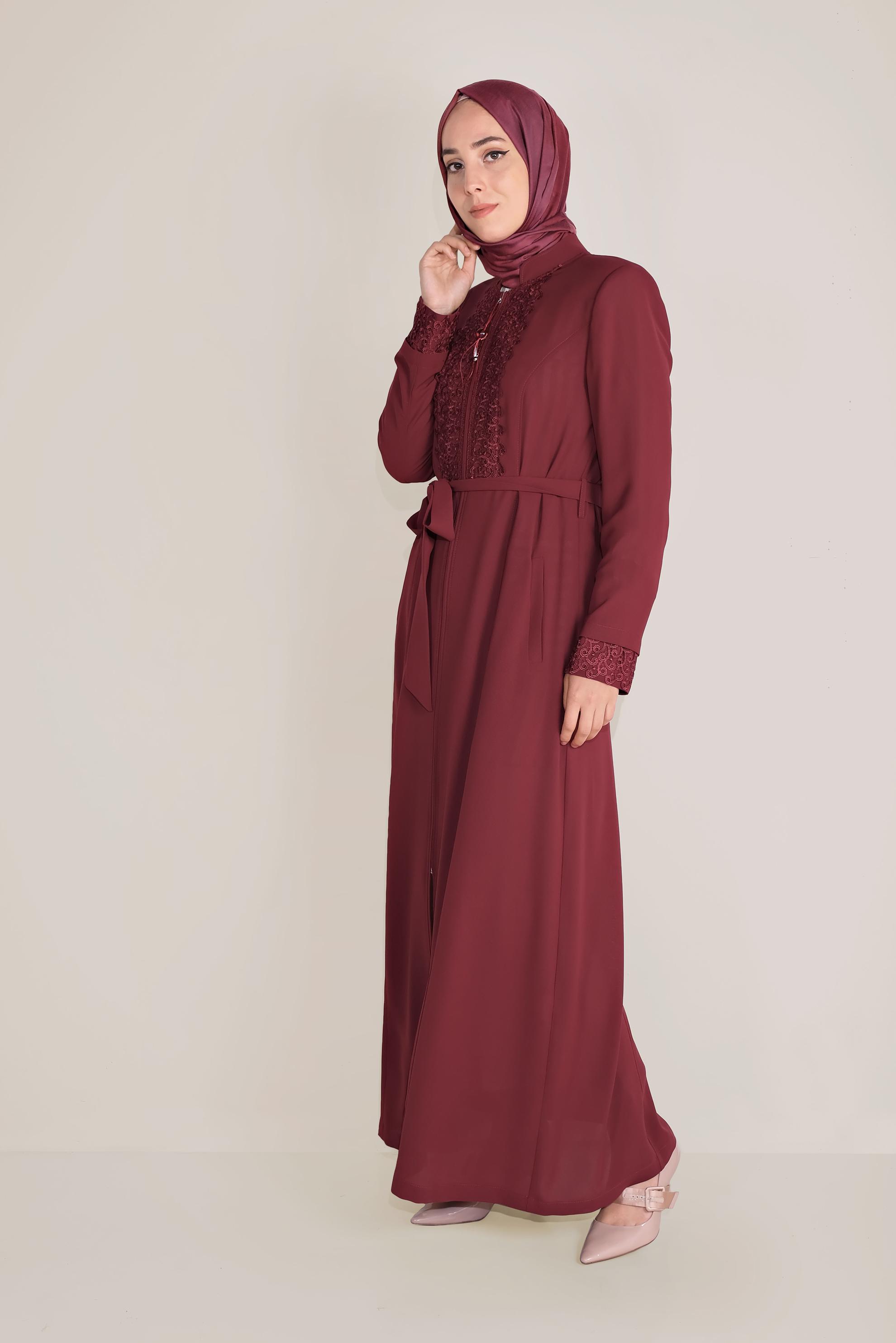 Tesettür giyim BORDO GÜPÜR DETAYLI BELİ KUŞAKLI PARDESÜ 10216