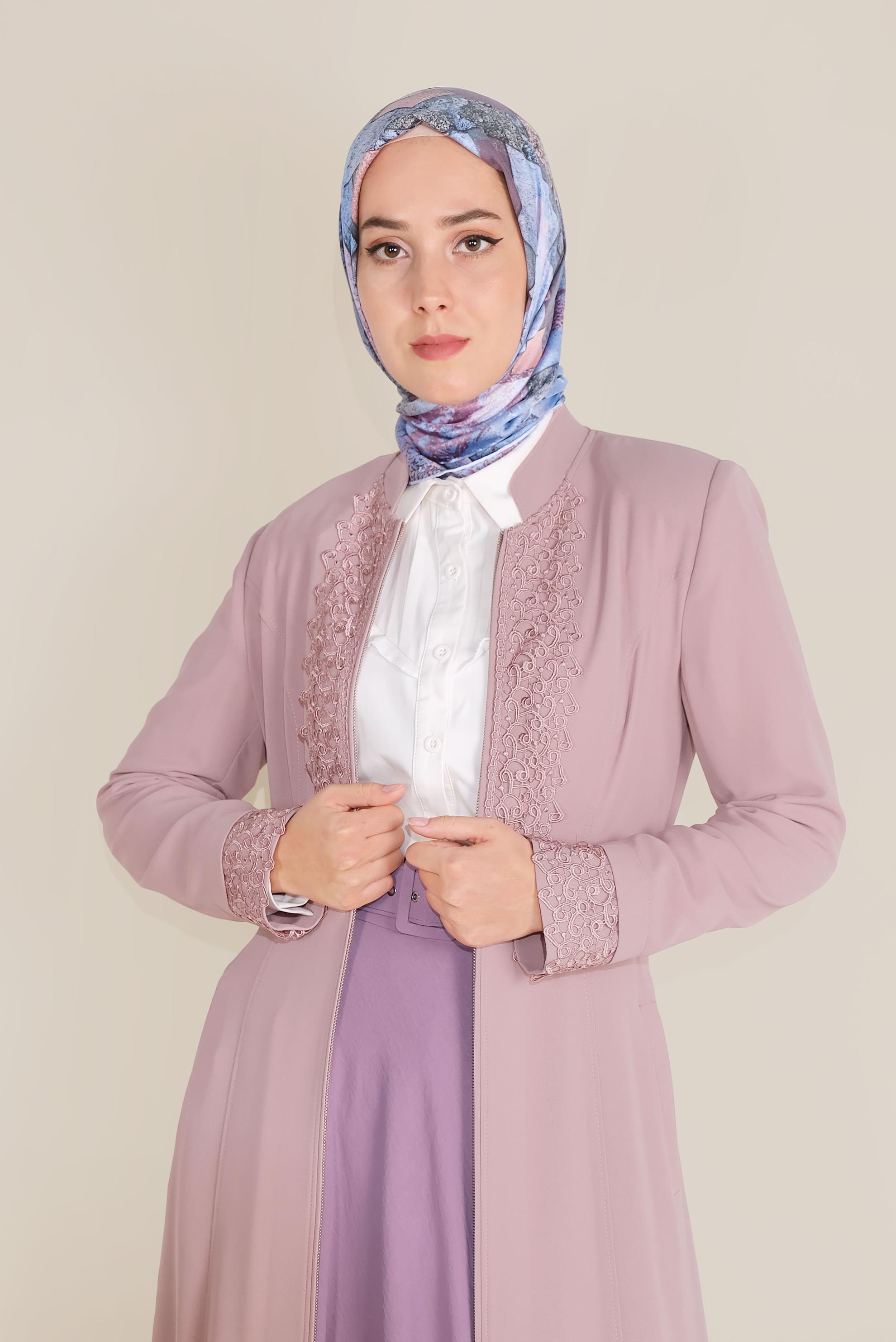 Tesettür giyim PUDRA GÜPÜR DETAYLI BELİ KUŞAKLI PARDESÜ 10216