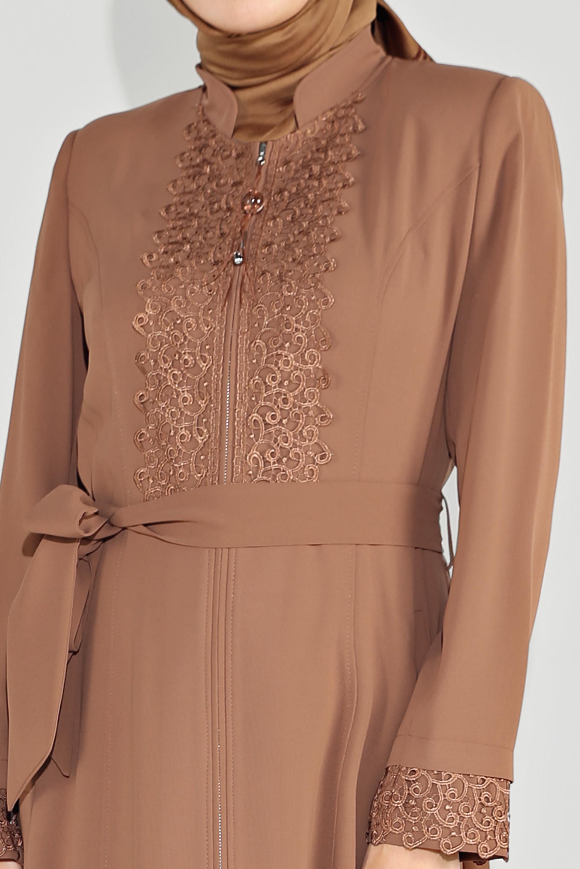 Tesettür giyim KAHVE GÜPÜR DETAYLI BELİ KUŞAKLI PARDESÜ 10216