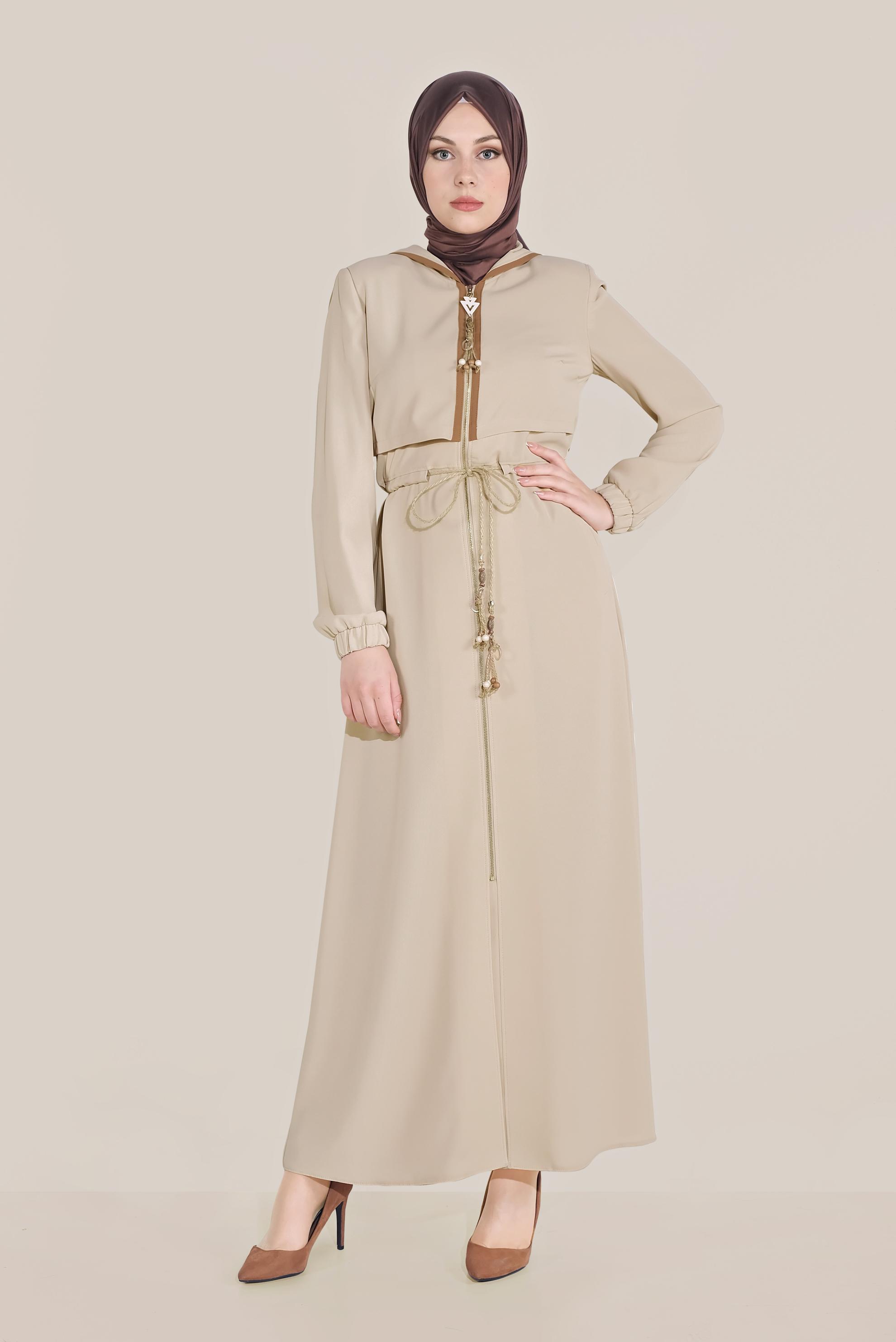 Tesettür giyim BEJ BELDEN BAĞLAMALI FERMUARLI PARDESÜ 10224