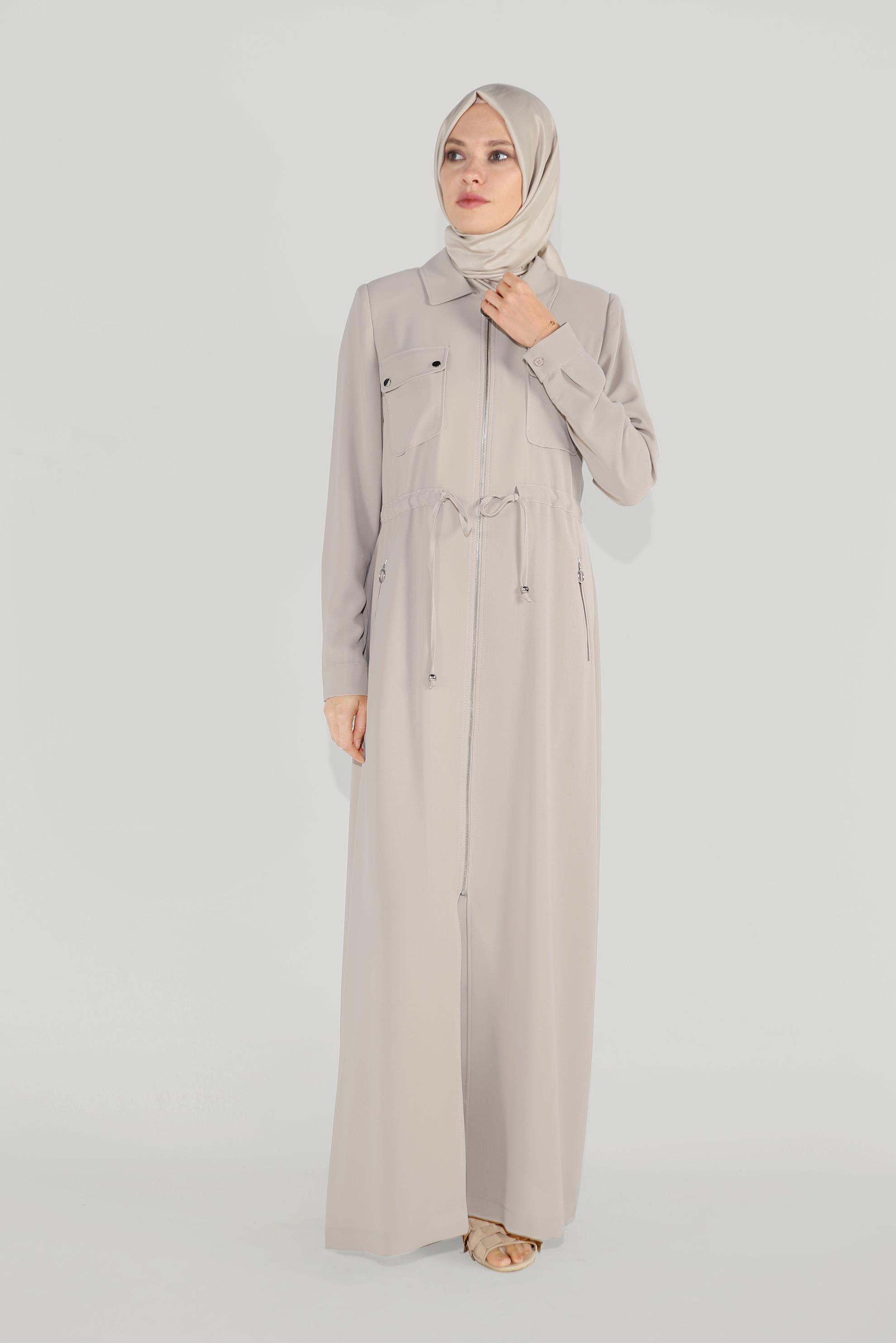 Tesettür giyim BEJ CEPLERİ DÜĞME DETAYLI FERMUARLI PARDESÜ 10225