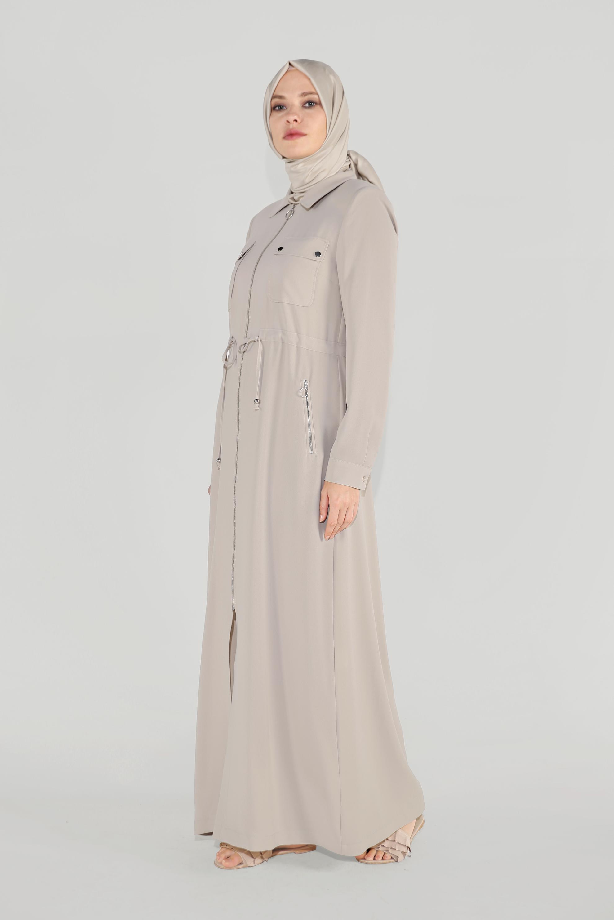 Tesettür giyim BEJ CEPLERİ DÜĞME DETAYLI FERMUARLI PARDESÜ 10225