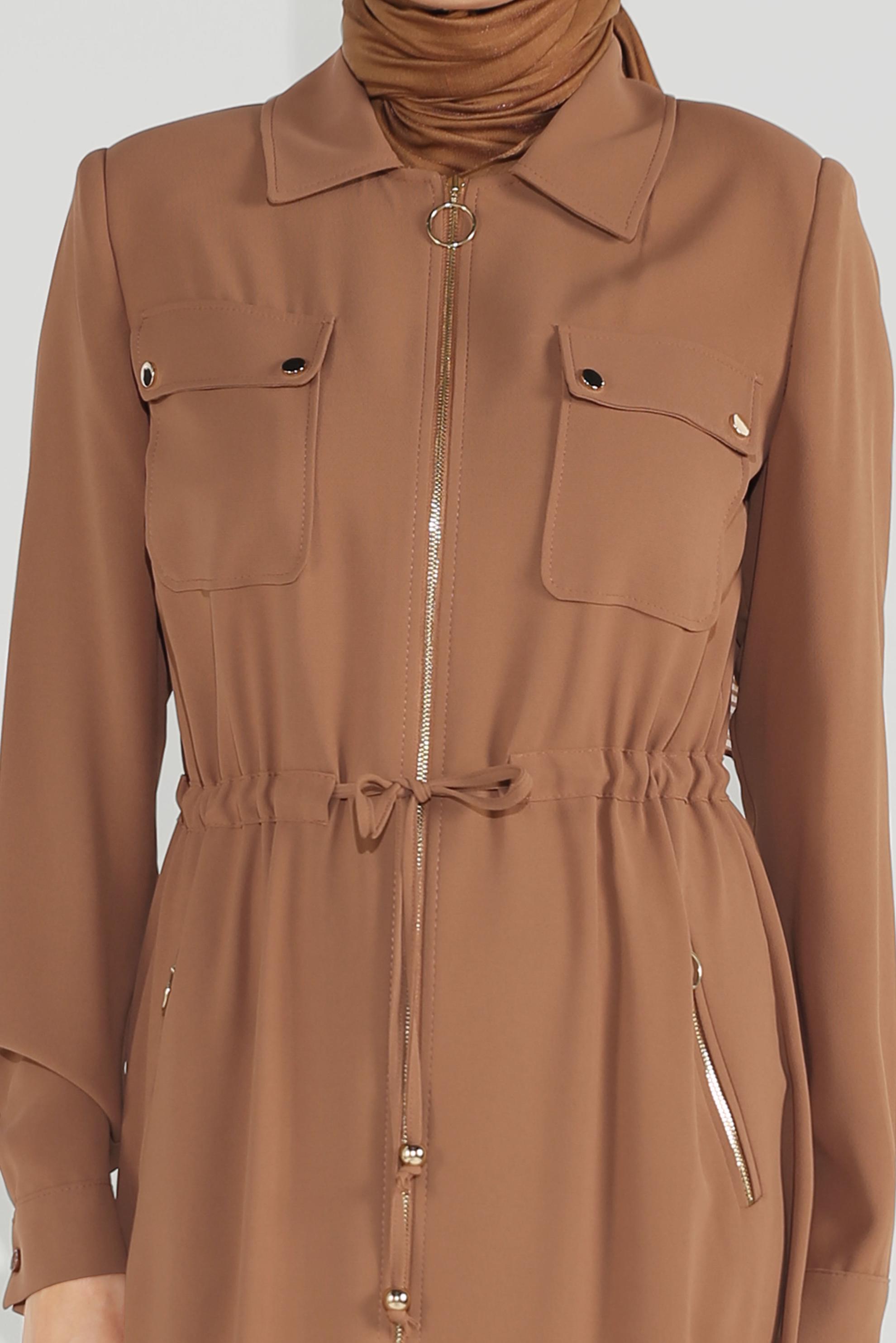 Tesettür giyim KAHVE CEPLERİ DÜĞME DETAYLI FERMUARLI PARDESÜ 10225