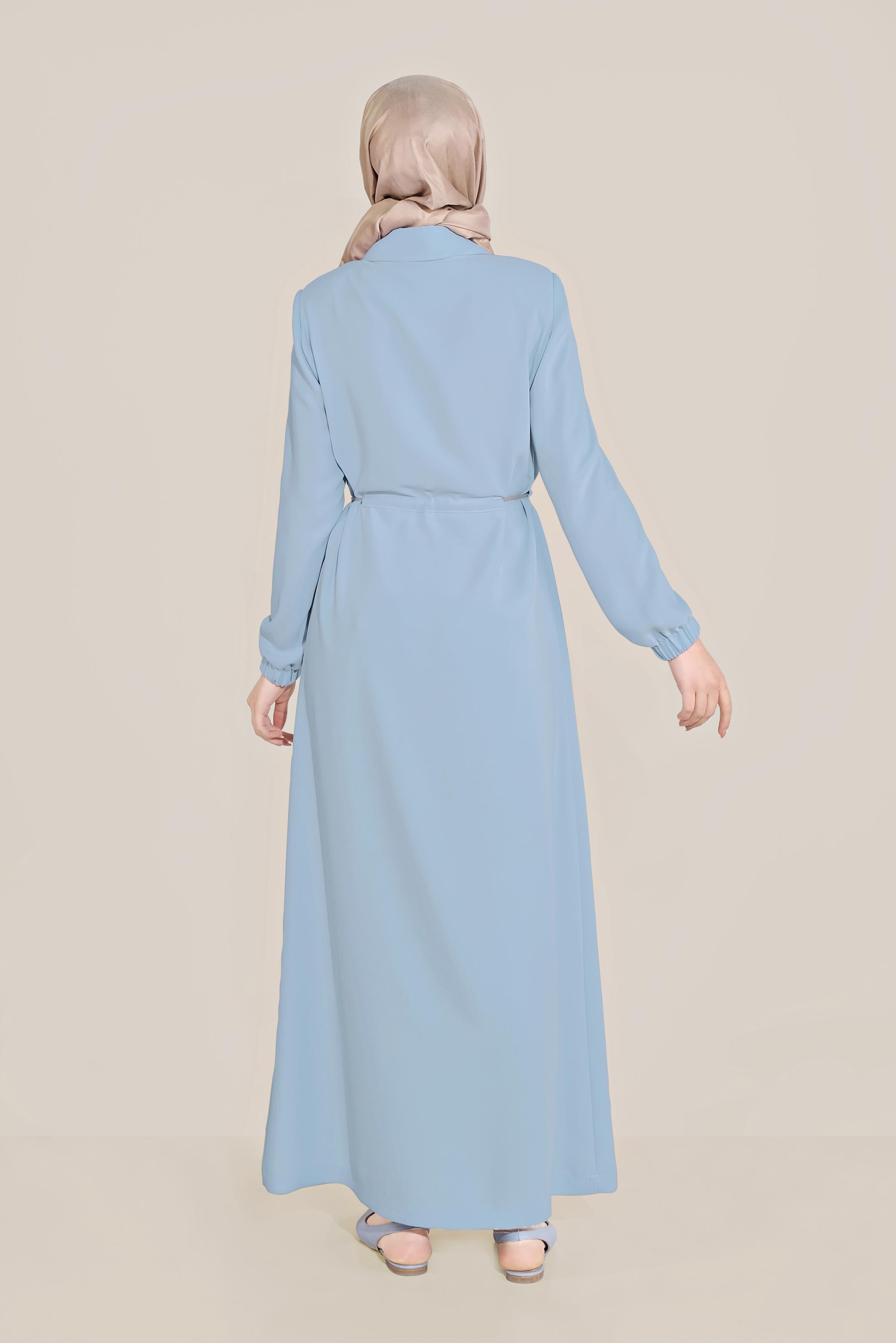 Tesettür giyim MAVİ YAKASI BROŞLU BELİ BAĞCIKLI PARDESÜ 10226 