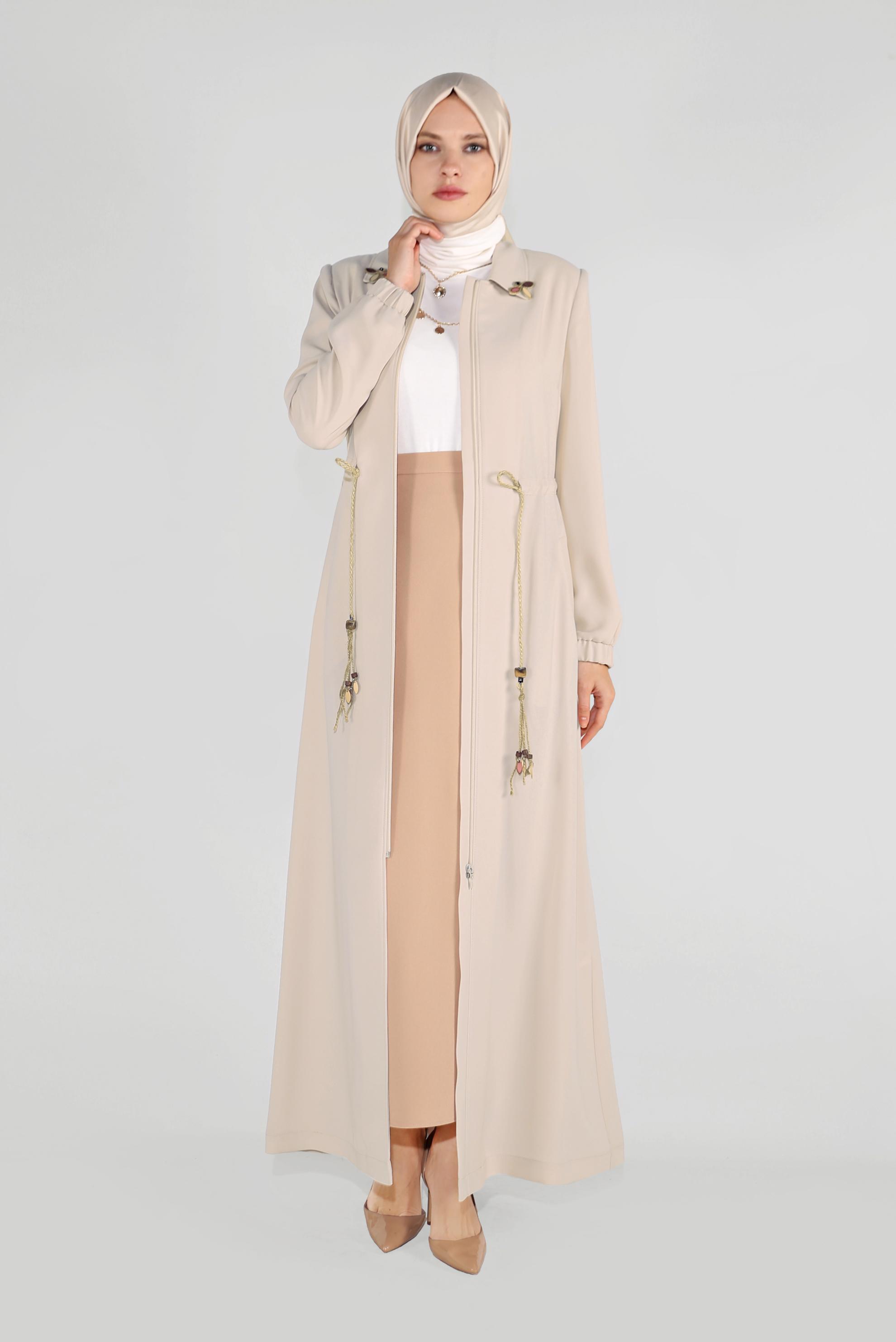 Vêtements hijab BEIGE PARDESSUS TAILLE ÉLASTIQUE AVEC D&prime;UNE BROCHE SUR LE COL 10226 