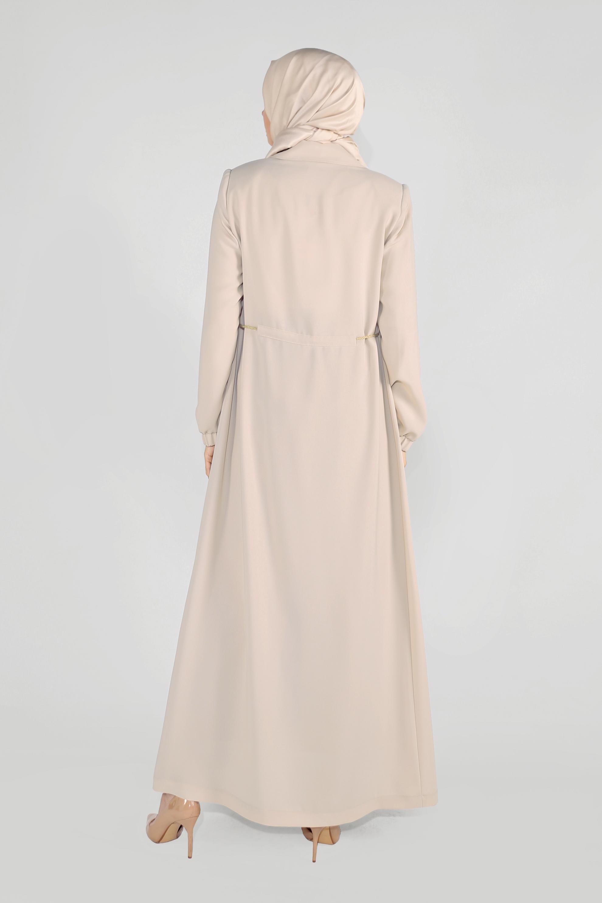 Vêtements hijab BEIGE PARDESSUS TAILLE ÉLASTIQUE AVEC D&prime;UNE BROCHE SUR LE COL 10226 
