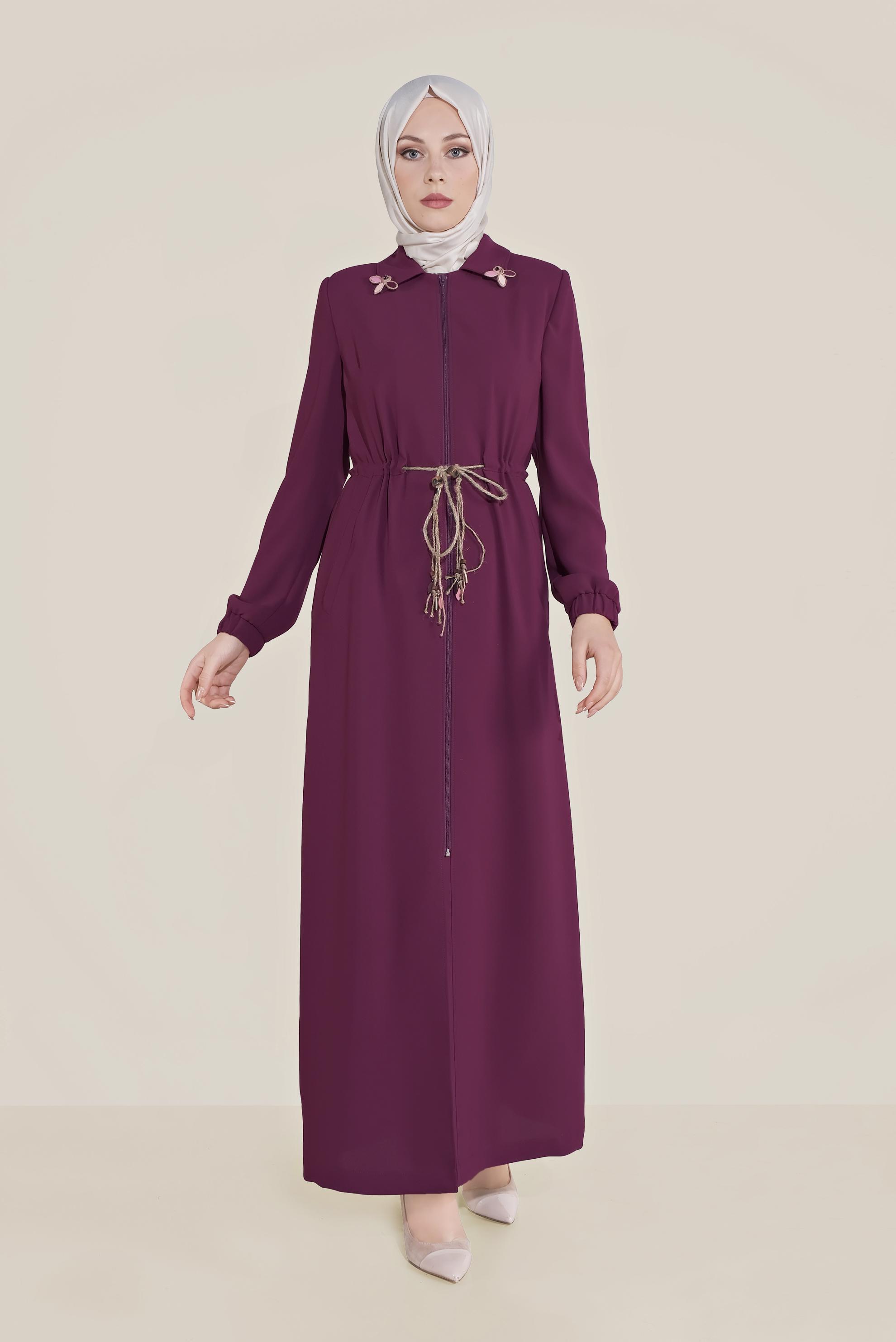 Tesettür giyim MÜRDÜM YAKASI BROŞLU BELİ BAĞCIKLI PARDESÜ 10226 