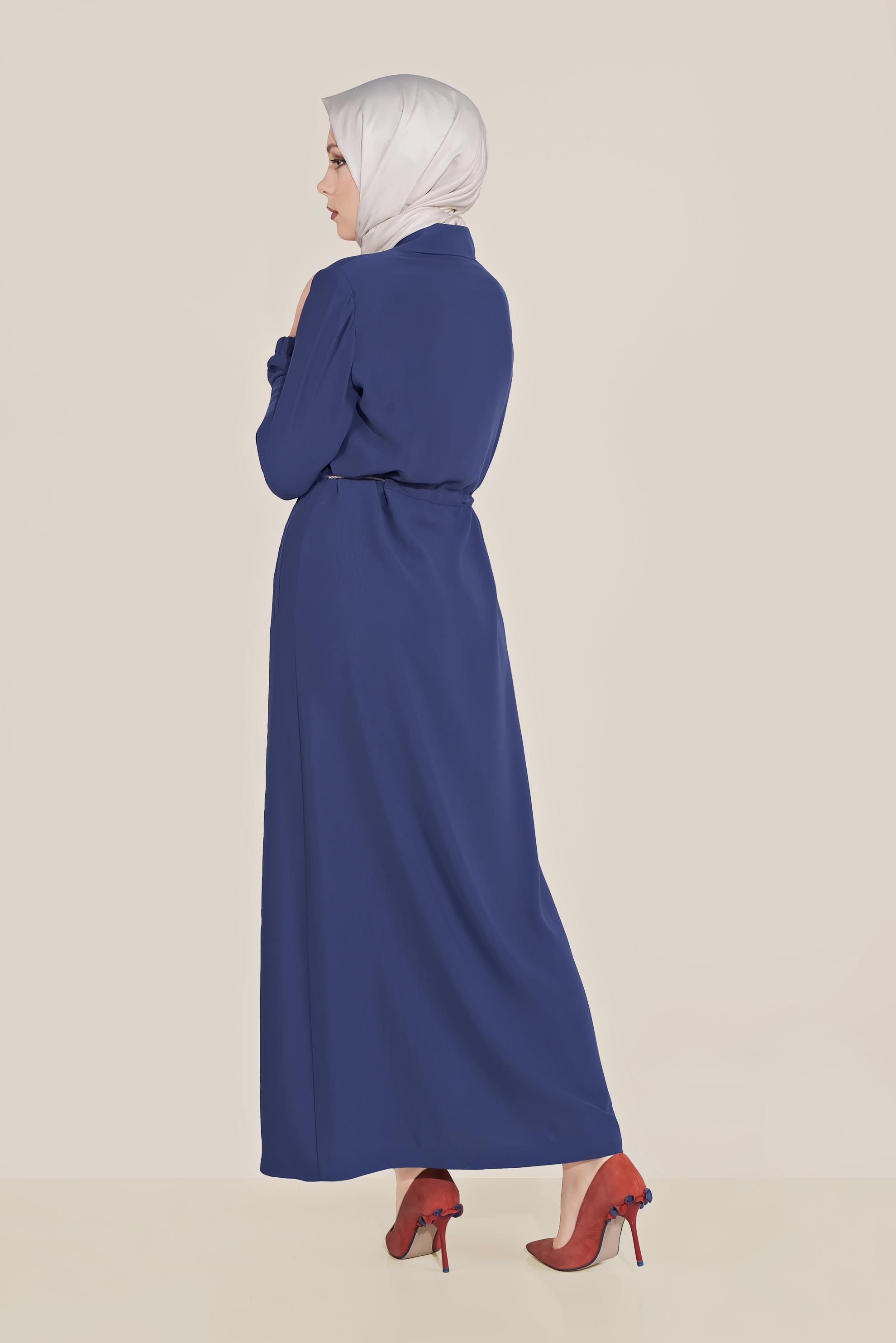 Tesettür giyim LACİVERT YAKASI BROŞLU BELİ BAĞCIKLI PARDESÜ 10226 