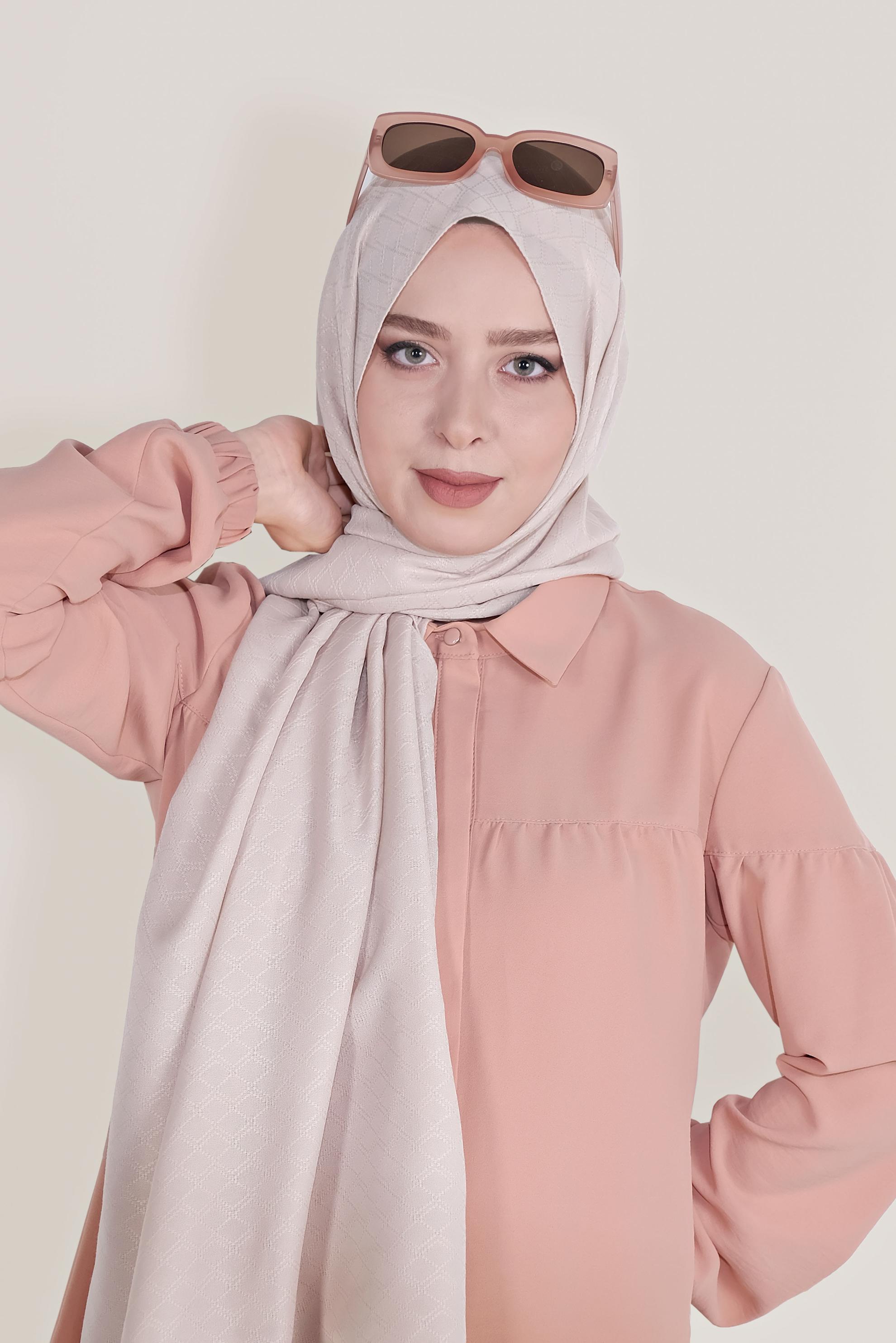 Tesettür giyim BEJ ALVİNA ŞAL 8018