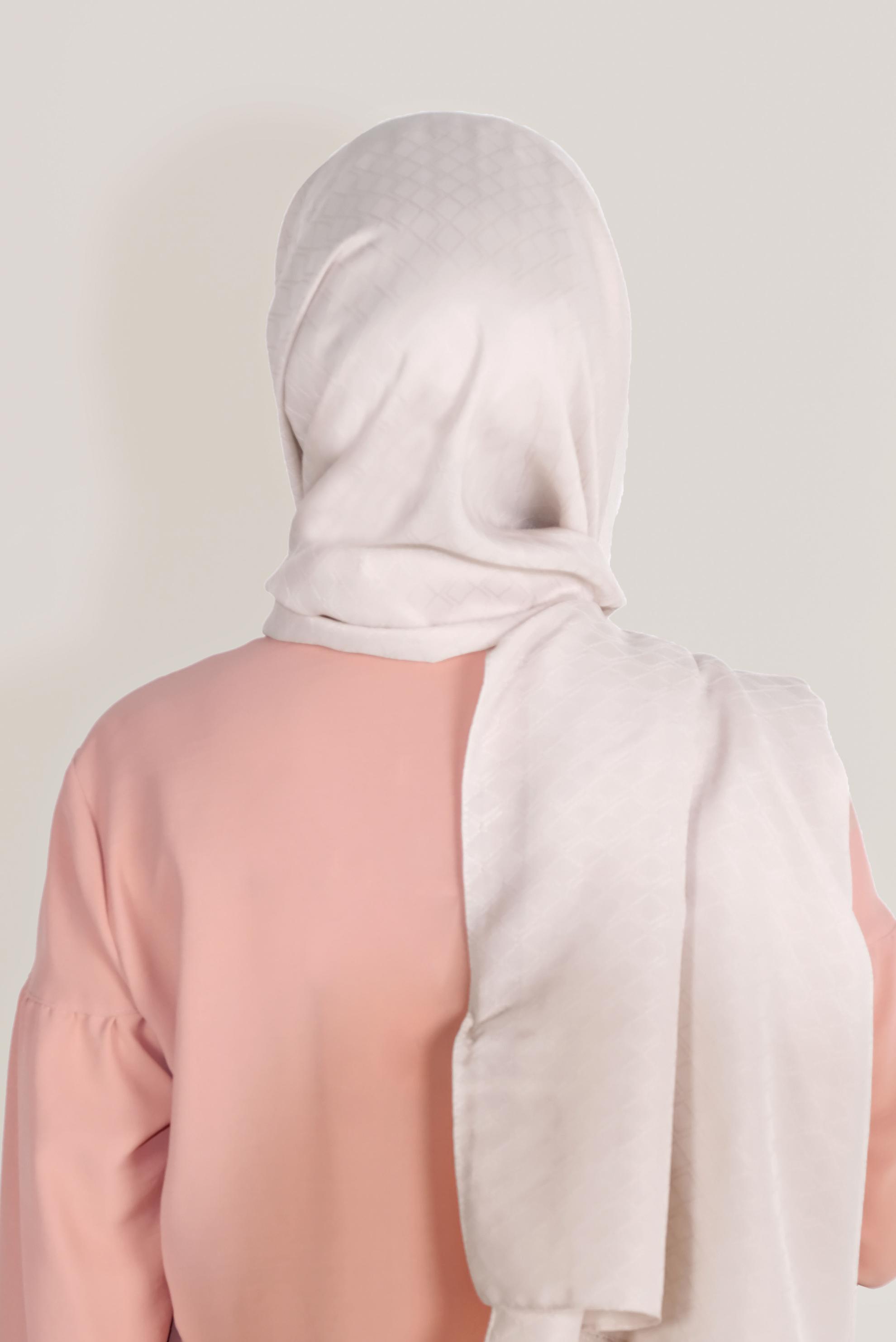 Tesettür giyim BEJ ALVİNA ŞAL 8018