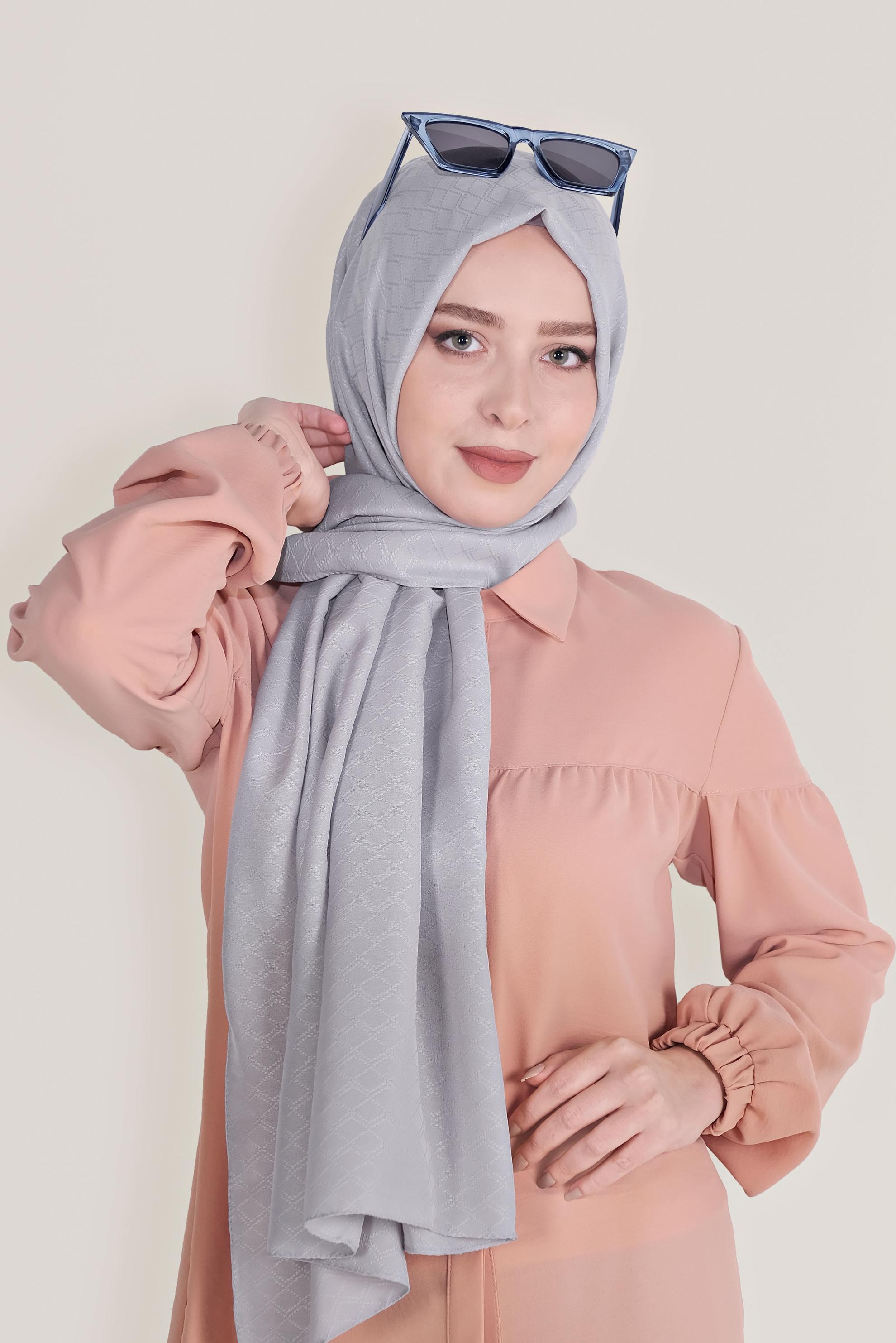 Tesettür giyim GÜMÜŞ ALVİNA ŞAL 8018