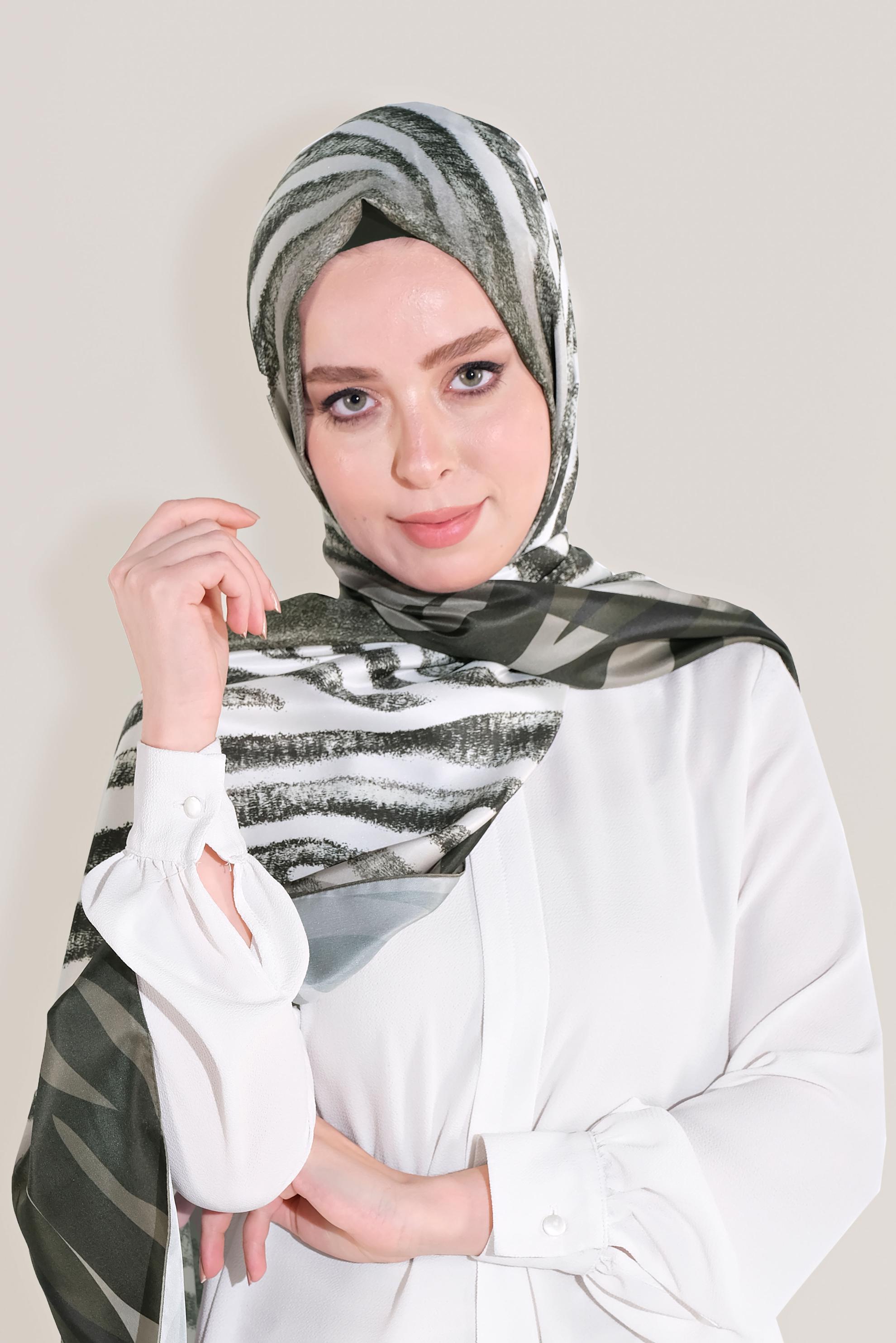 Tesettür giyim HAKİ ALVİNA BATİK ZEBRA ŞAL 8020 