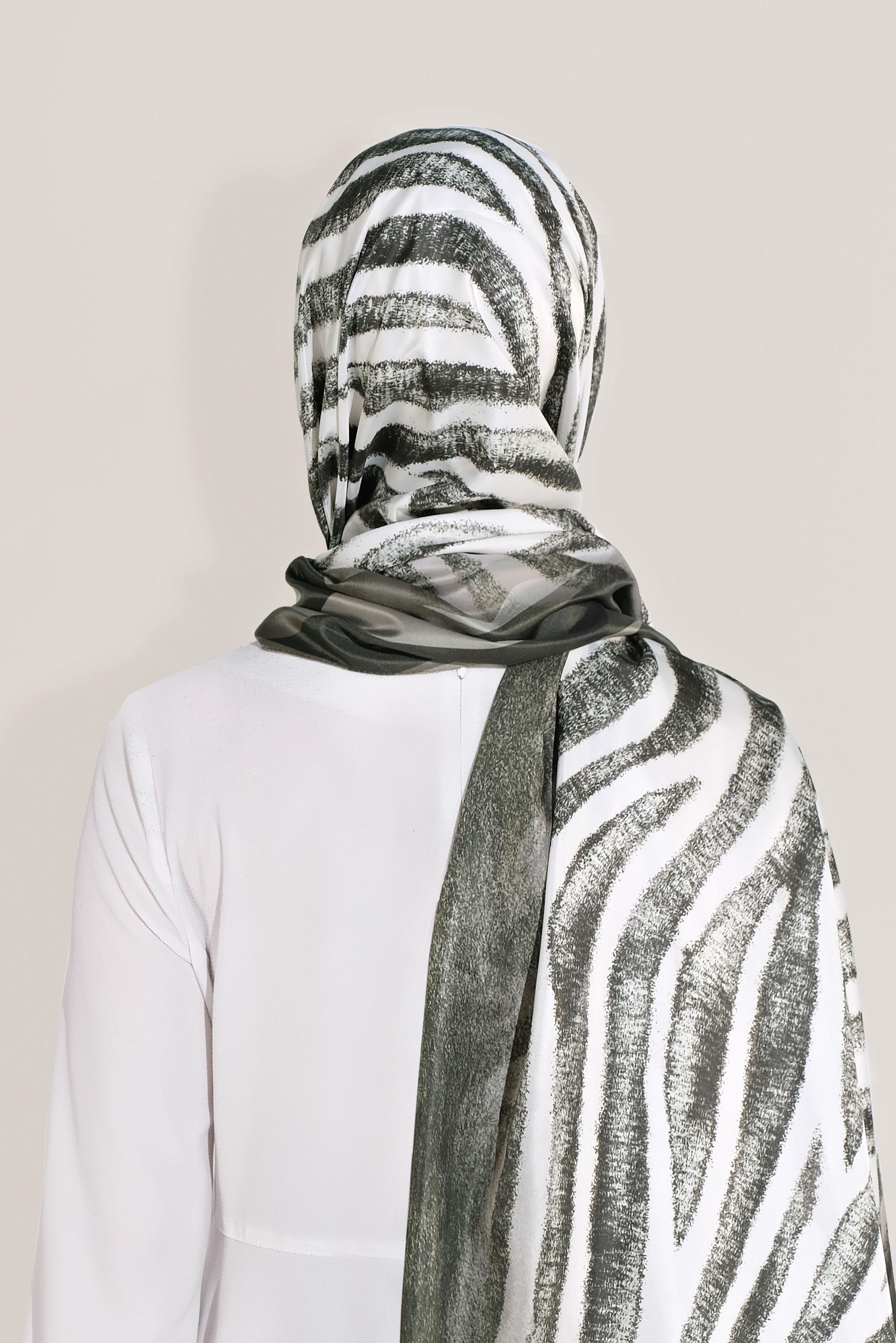 Tesettür giyim HAKİ ALVİNA BATİK ZEBRA ŞAL 8020 