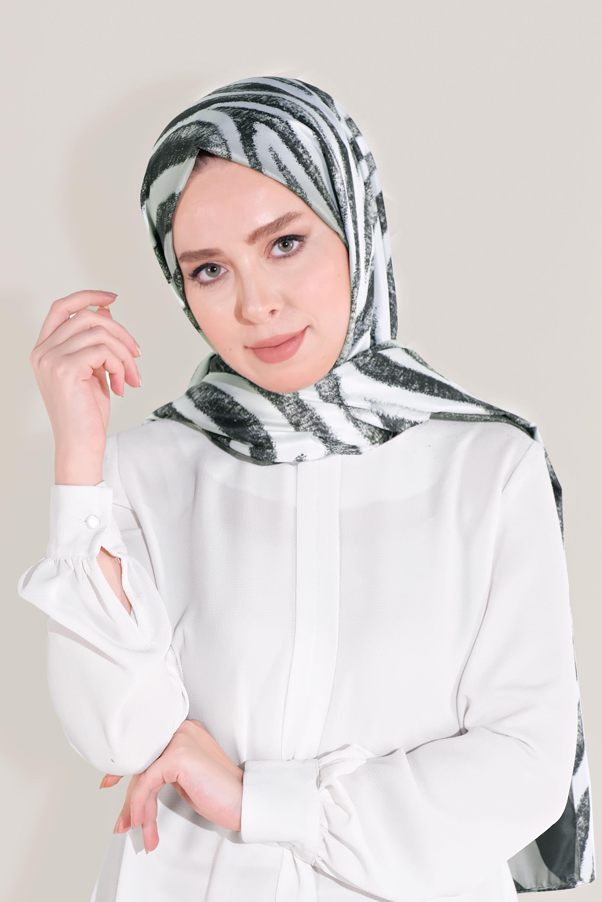 Tesettür giyim GRİ ALVİNA BATİK ZEBRA ŞAL 8020 