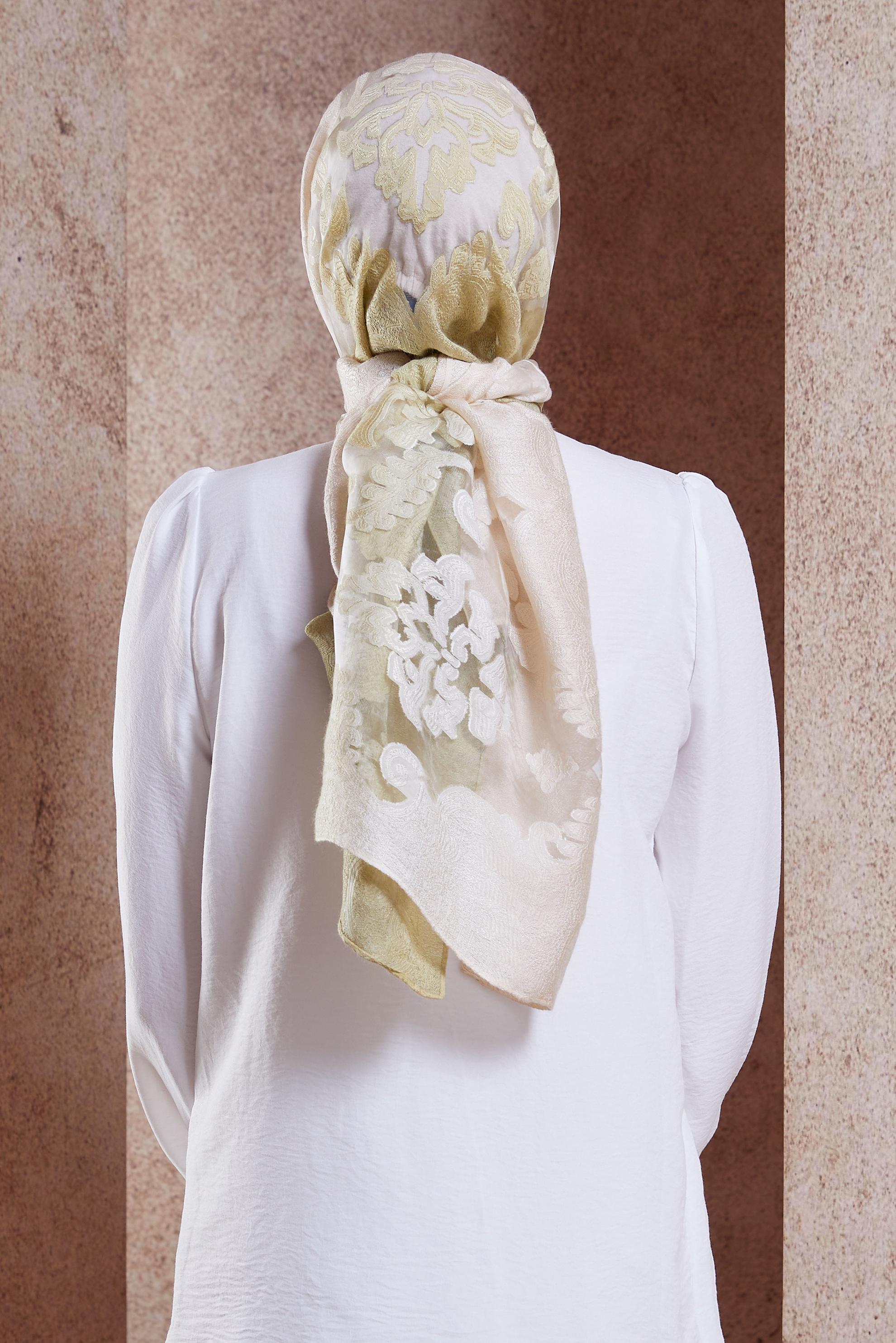 Tesettür giyim BEJ ALVİNA DESENLİ ŞAL 8042 