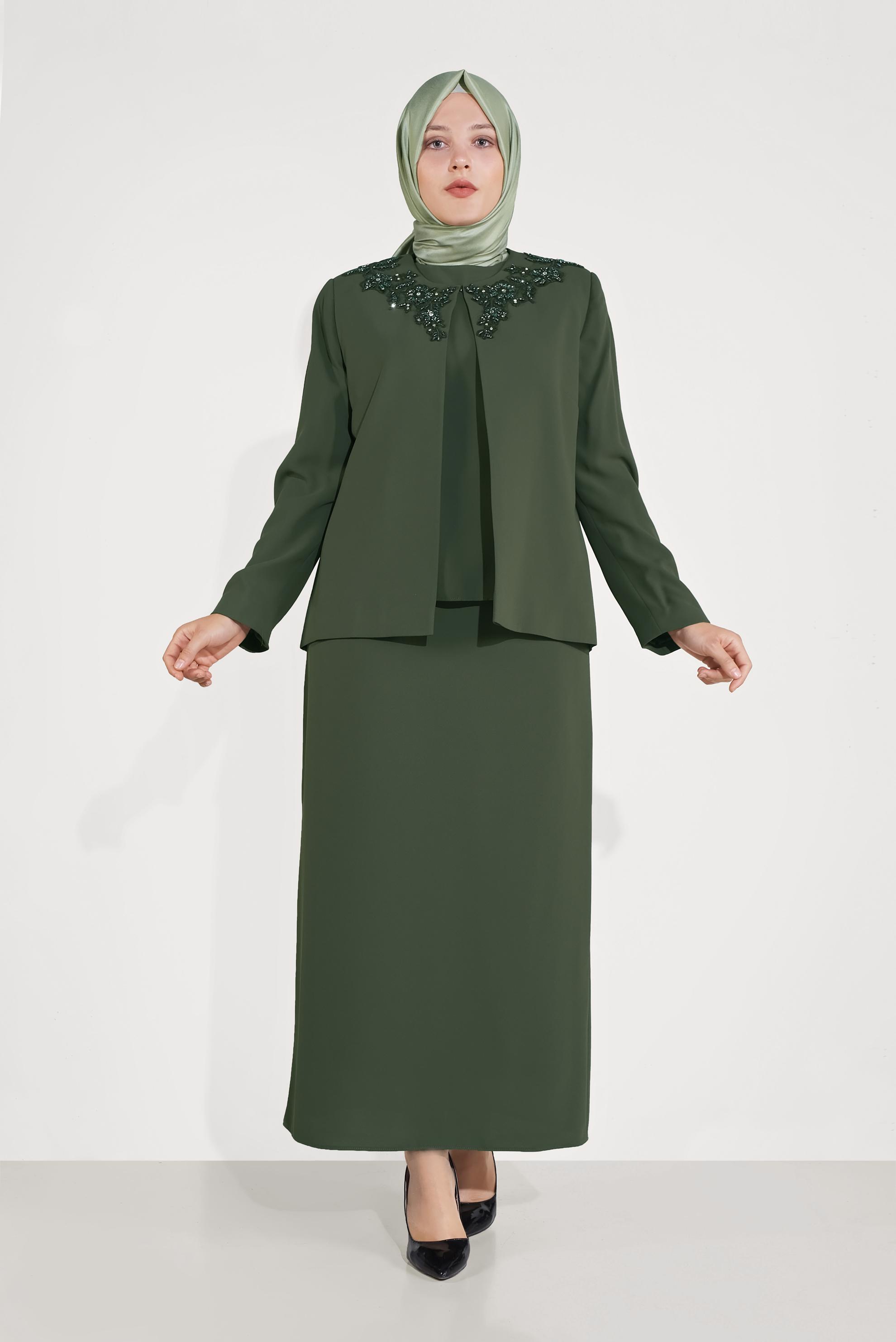 Tesettür giyim HAKİ TAŞLI NAKIŞLI ÜÇLÜ ETEKLİ TAKIM 30032