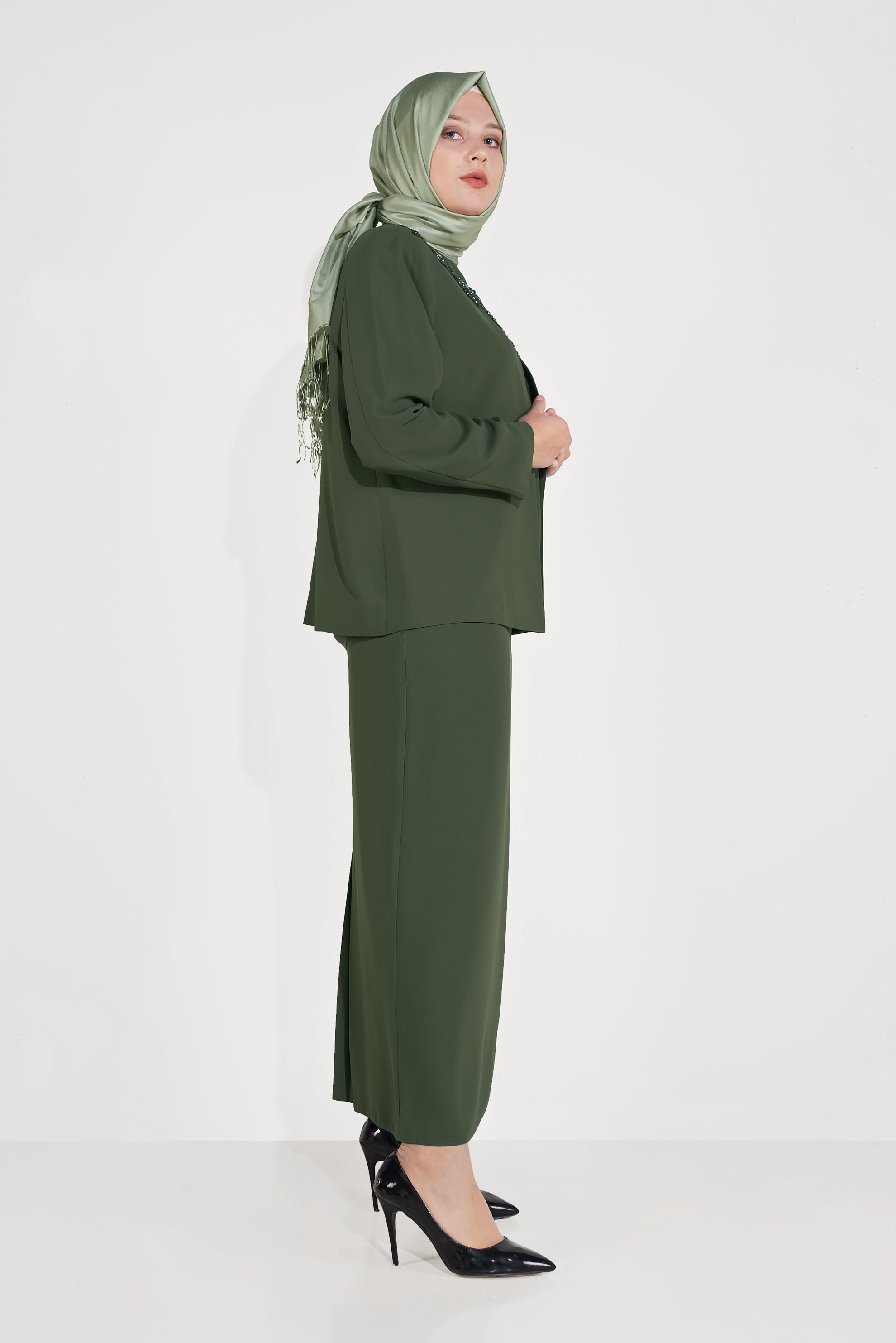 Tesettür giyim HAKİ TAŞLI NAKIŞLI ÜÇLÜ ETEKLİ TAKIM 30032