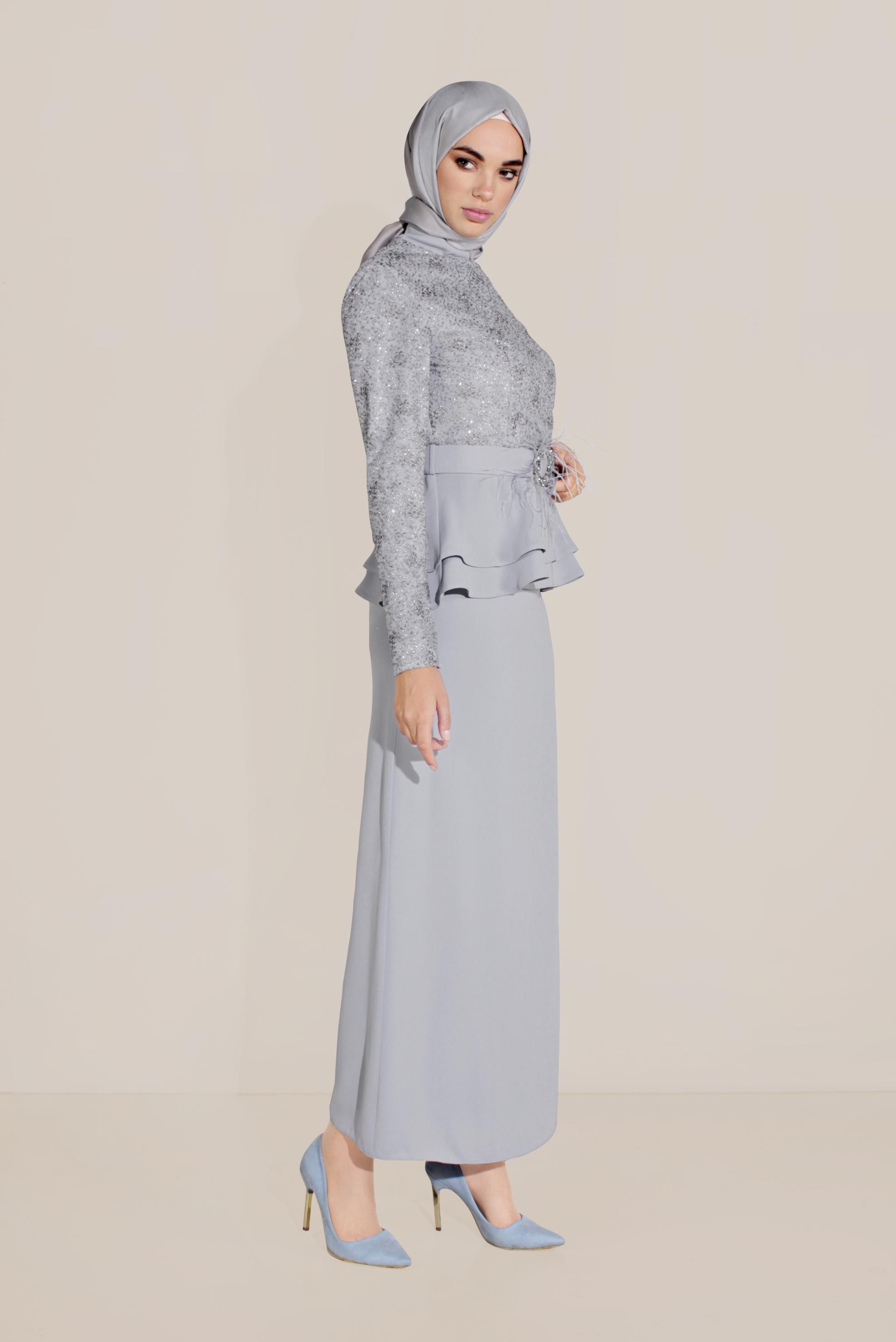 Tesettür giyim GRİ KEMERLİ GÜPÜR VE FIRFIR DETAYLI HAKİM YAKA TAKIM 30040 