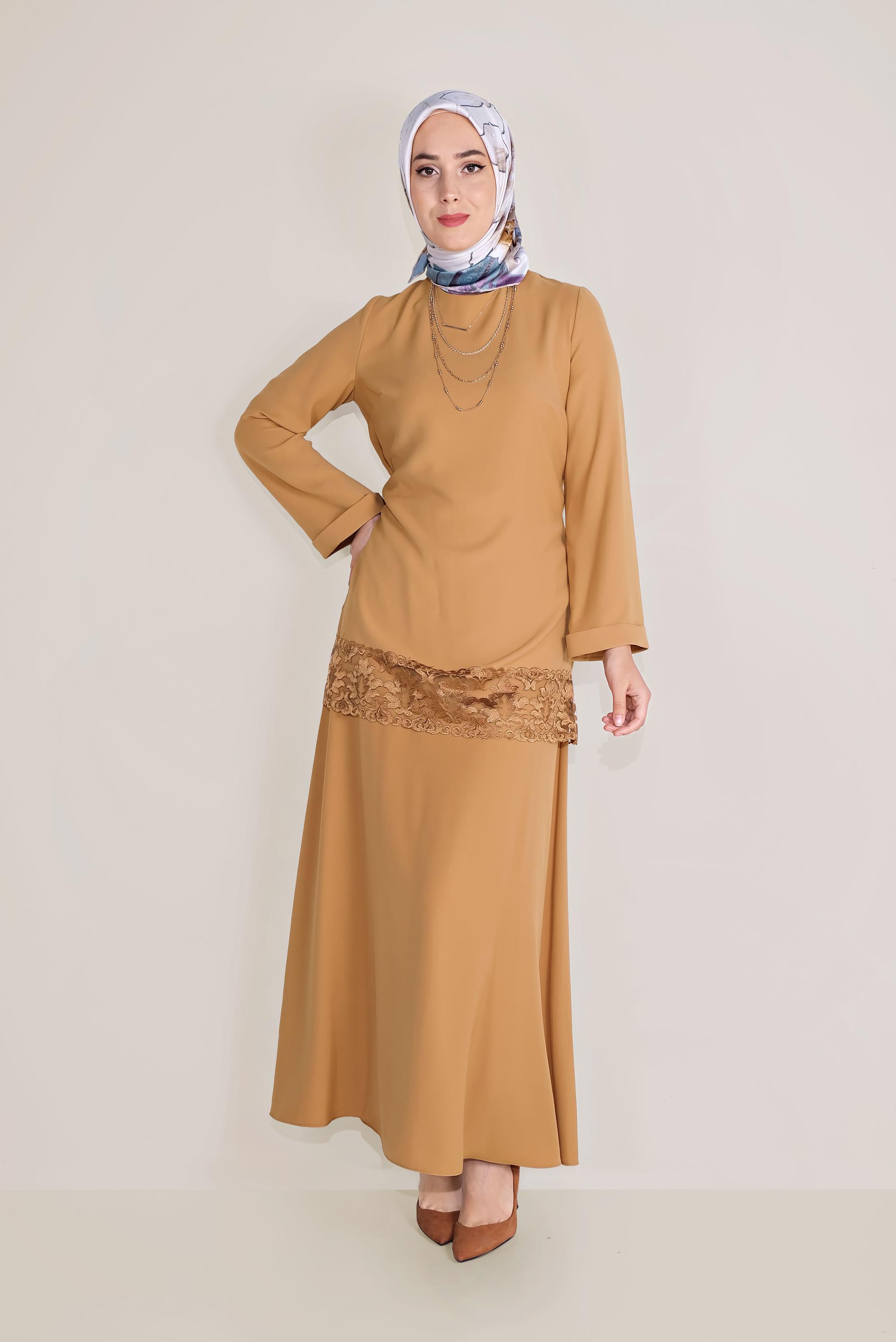 Tesettür giyim SARI GÜPÜR DETAYLI KUŞAKLI ETEKLİ TAKIM 40673