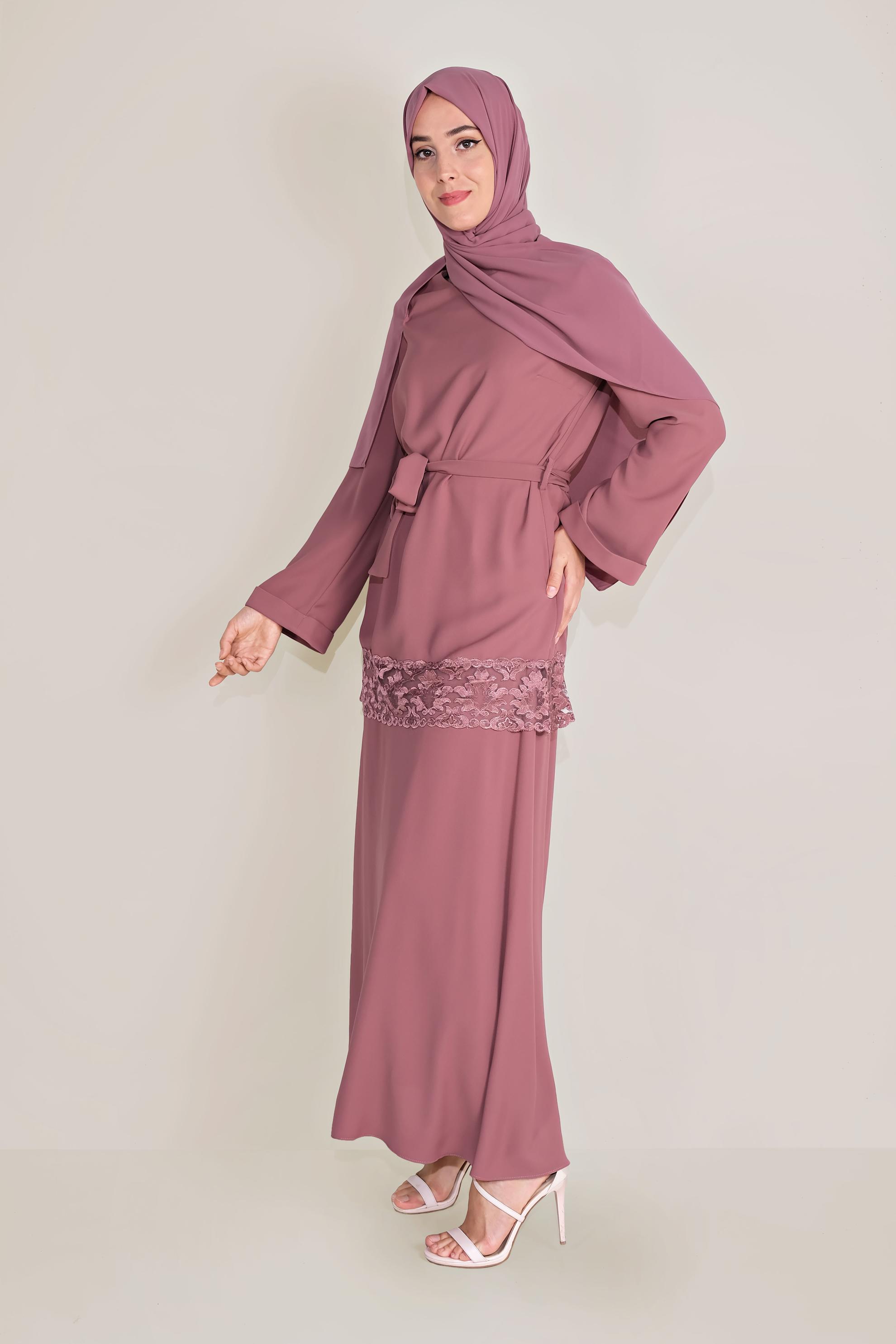 Tesettür giyim PEMBE GÜPÜR DETAYLI KUŞAKLI ETEKLİ TAKIM 40673