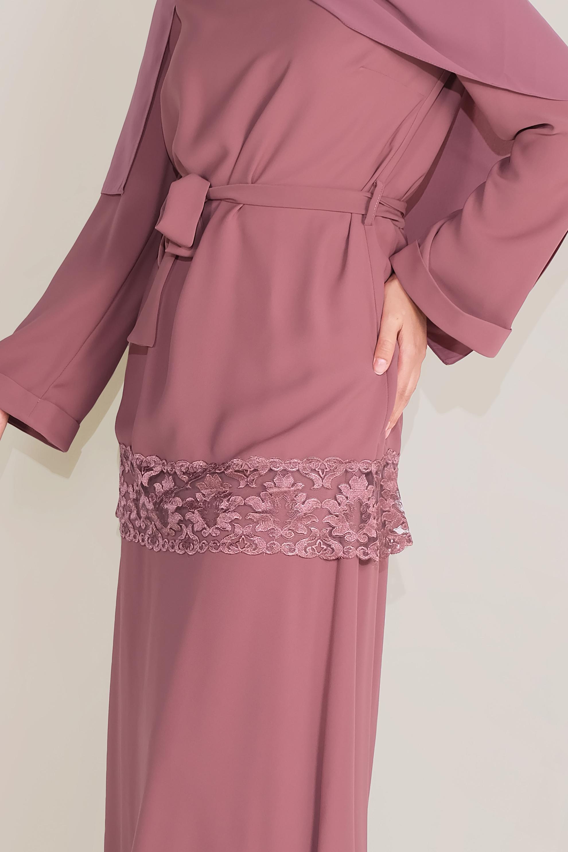 Tesettür giyim PEMBE GÜPÜR DETAYLI KUŞAKLI ETEKLİ TAKIM 40673