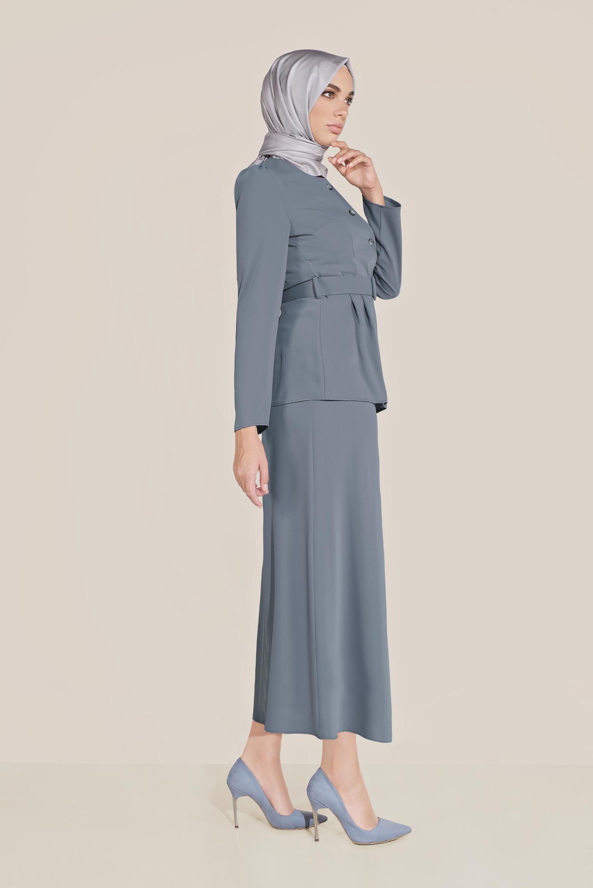 Tesettür giyim GRİ BOYDAN DÜĞMELİ İKİLİ ETEKLİ TAKIM 40793 