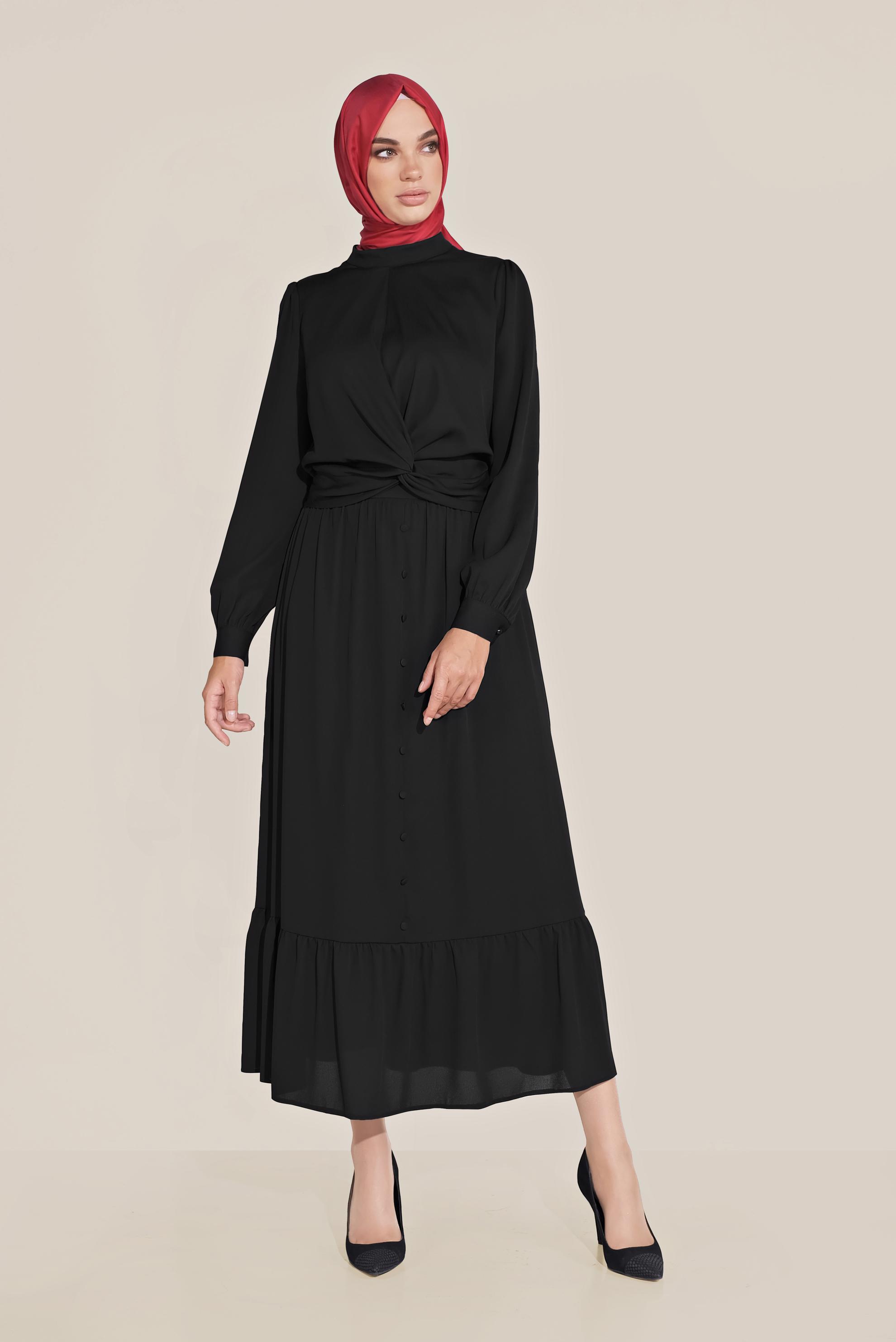 Tesettür giyim SİYAH DÜĞMELİ UCU FIRFIRLI BALIKÇI YAKA ETEKLİ TAKIM 40812