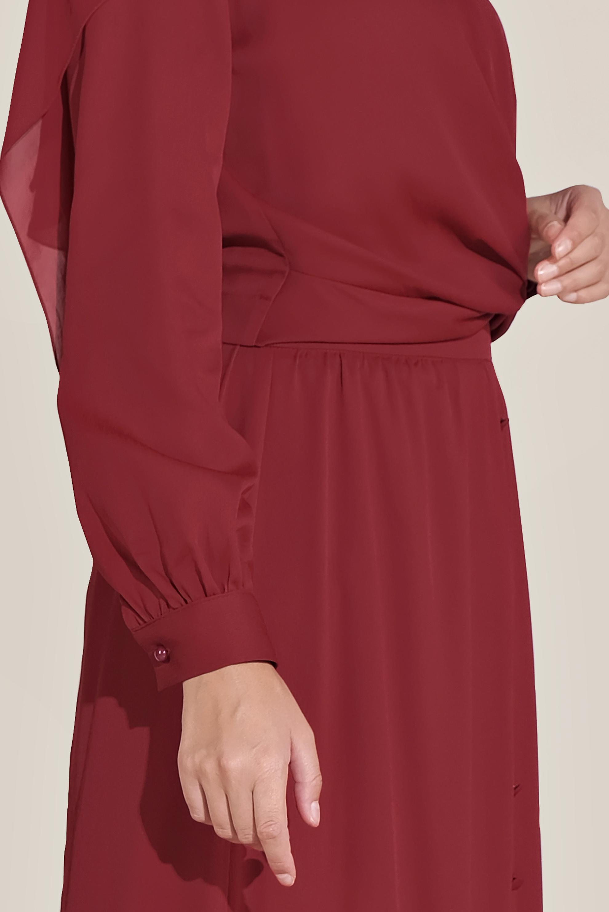 Tesettür giyim BORDO DÜĞMELİ UCU FIRFIRLI BALIKÇI YAKA ETEKLİ TAKIM 40812