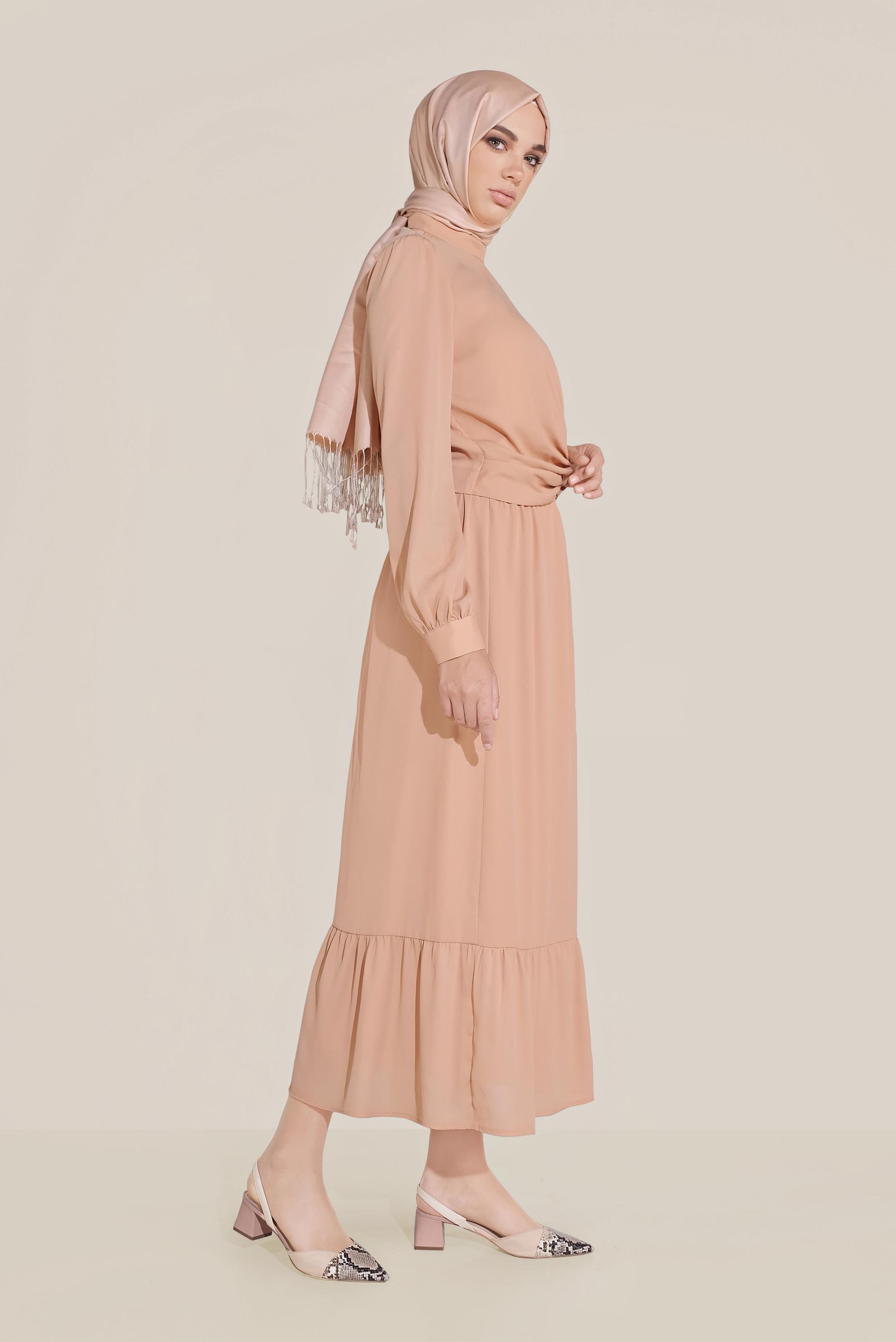 Tesettür giyim PUDRA DÜĞMELİ UCU FIRFIRLI BALIKÇI YAKA ETEKLİ TAKIM 40812