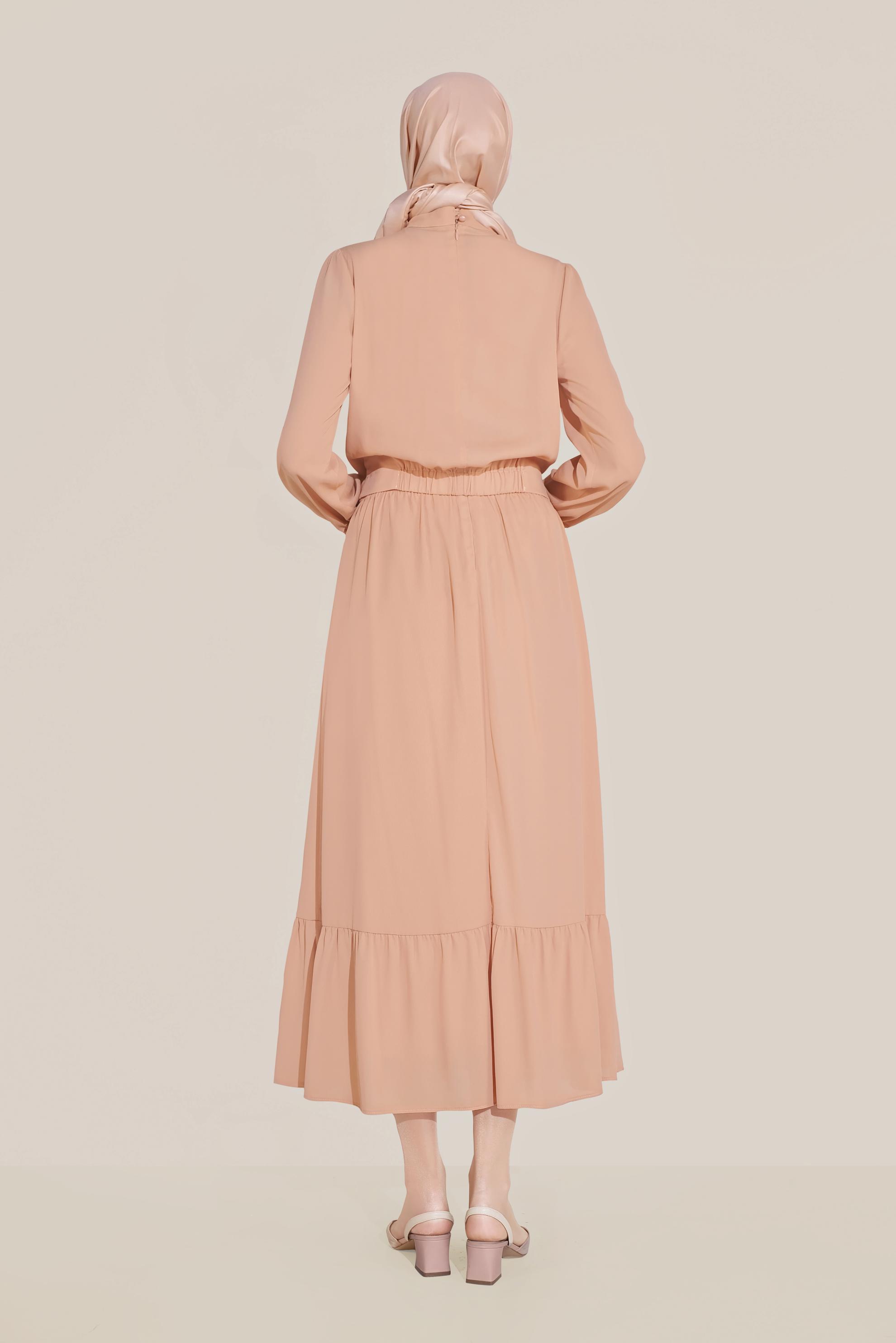 Tesettür giyim PUDRA DÜĞMELİ UCU FIRFIRLI BALIKÇI YAKA ETEKLİ TAKIM 40812