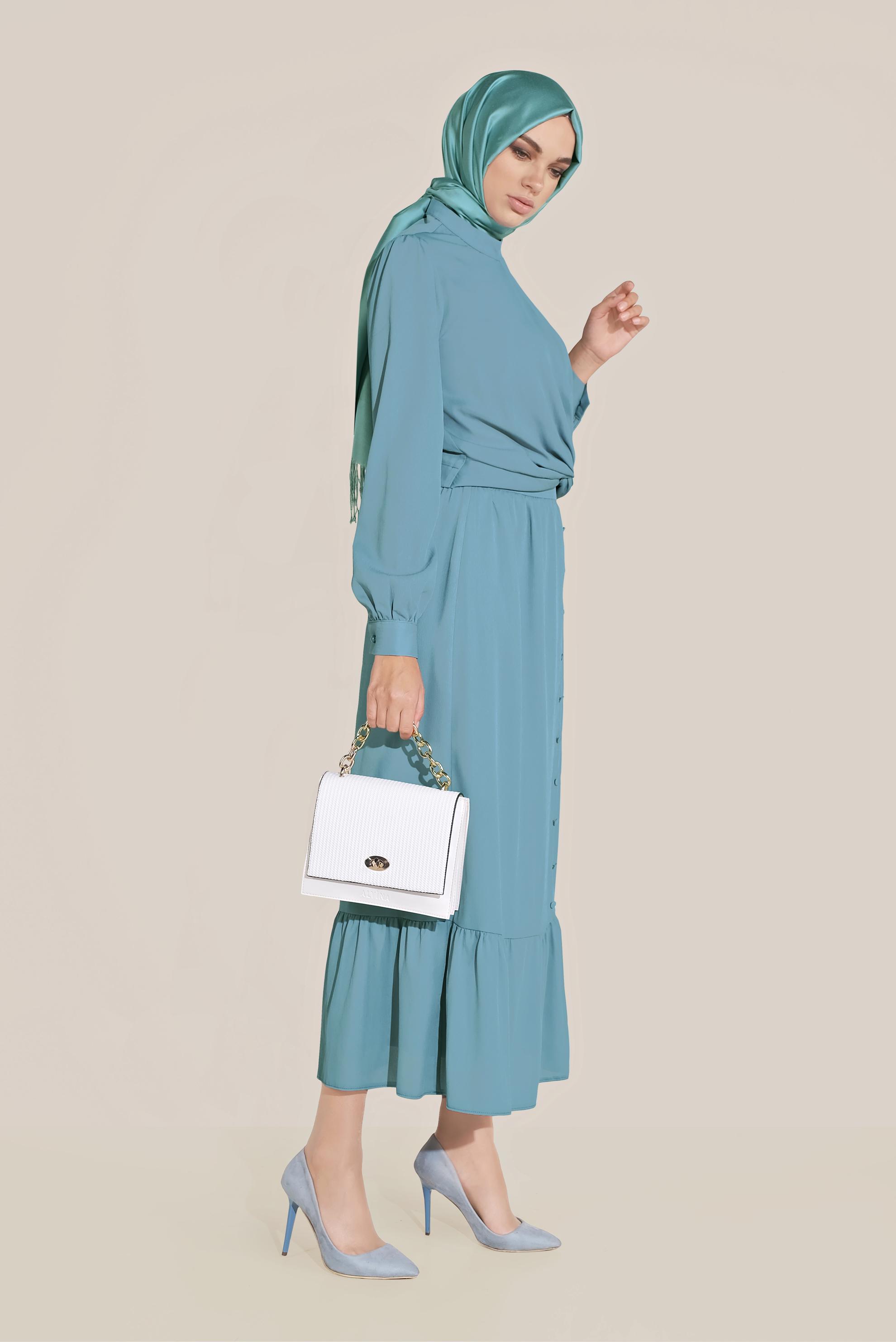 Tesettür giyim MAVİ DÜĞMELİ UCU FIRFIRLI BALIKÇI YAKA ETEKLİ TAKIM 40812