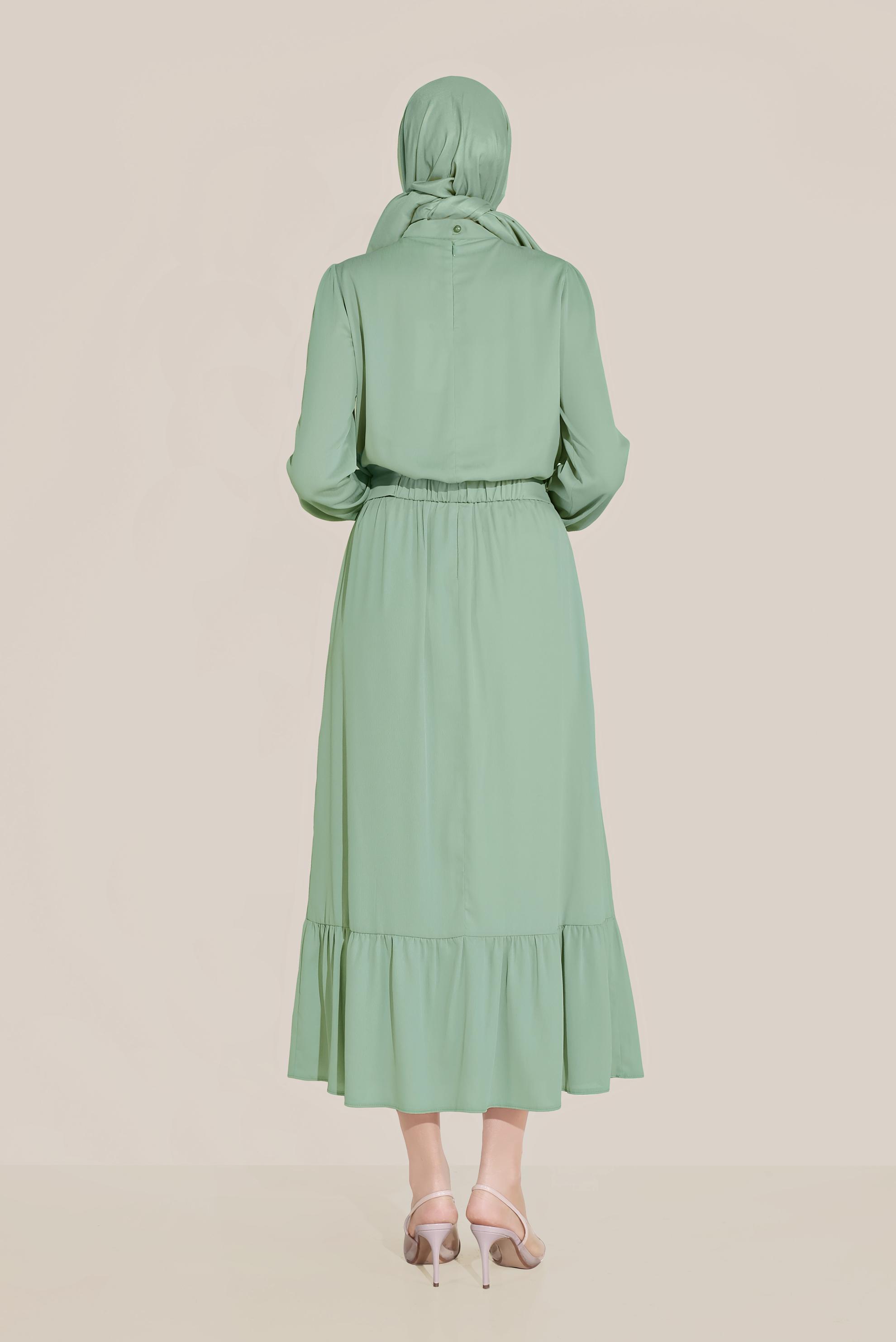 Tesettür giyim YEŞİL DÜĞMELİ UCU FIRFIRLI BALIKÇI YAKA ETEKLİ TAKIM 40812