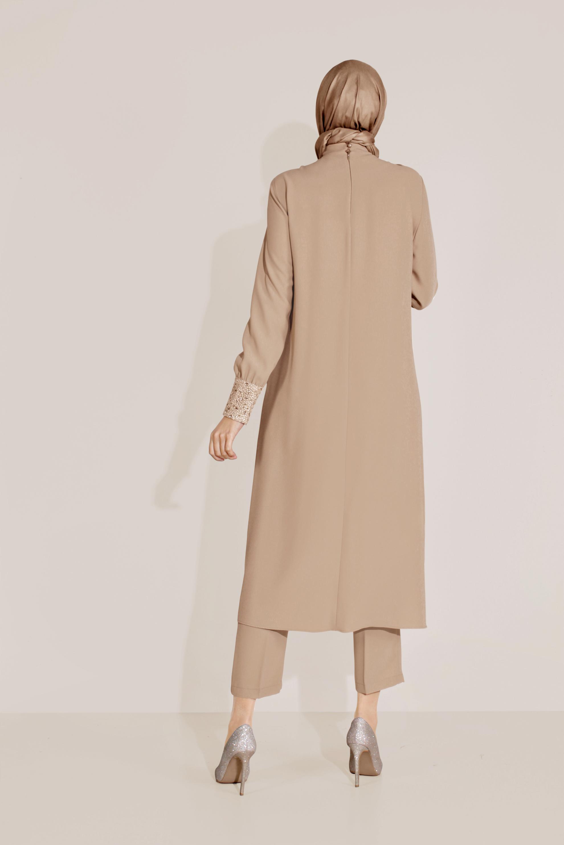 Tesettür giyim BEJ YIRTMAÇLI TAŞLI HAKİM YAKA TAKIM 30005