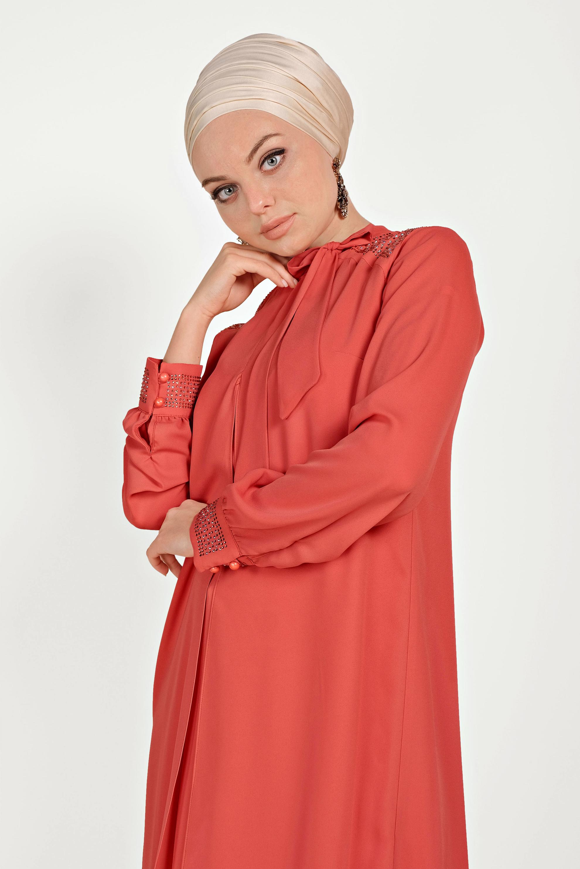 Tesettür giyim KIRMIZI İŞLEMELİ YAKA DETAYLI  ŞİFON PANTOLONLU TAKIM  30010