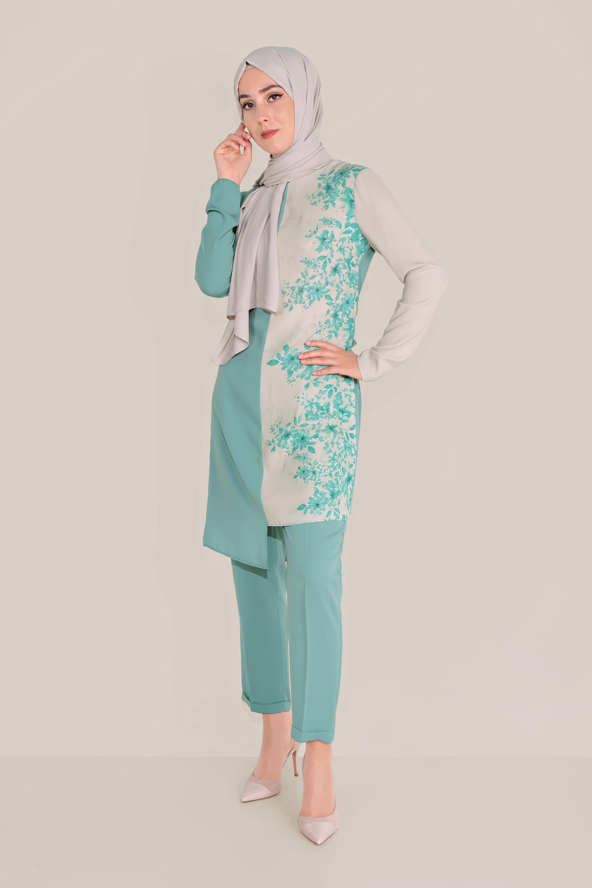 Tesettür giyim MAVİ ÇİÇEK DESENLİ ASİMETRİK PANTOLON TAKIM 30018