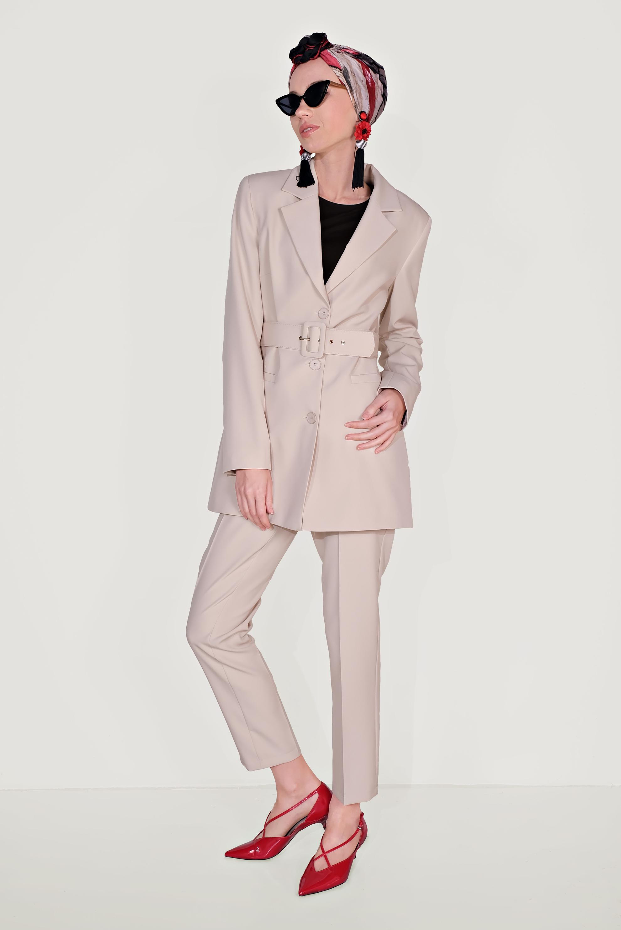 Tesettür giyim BEJ KLASİK KESİM KEMERLİ İKİLİ PANTOLONLU TAKIM 30033