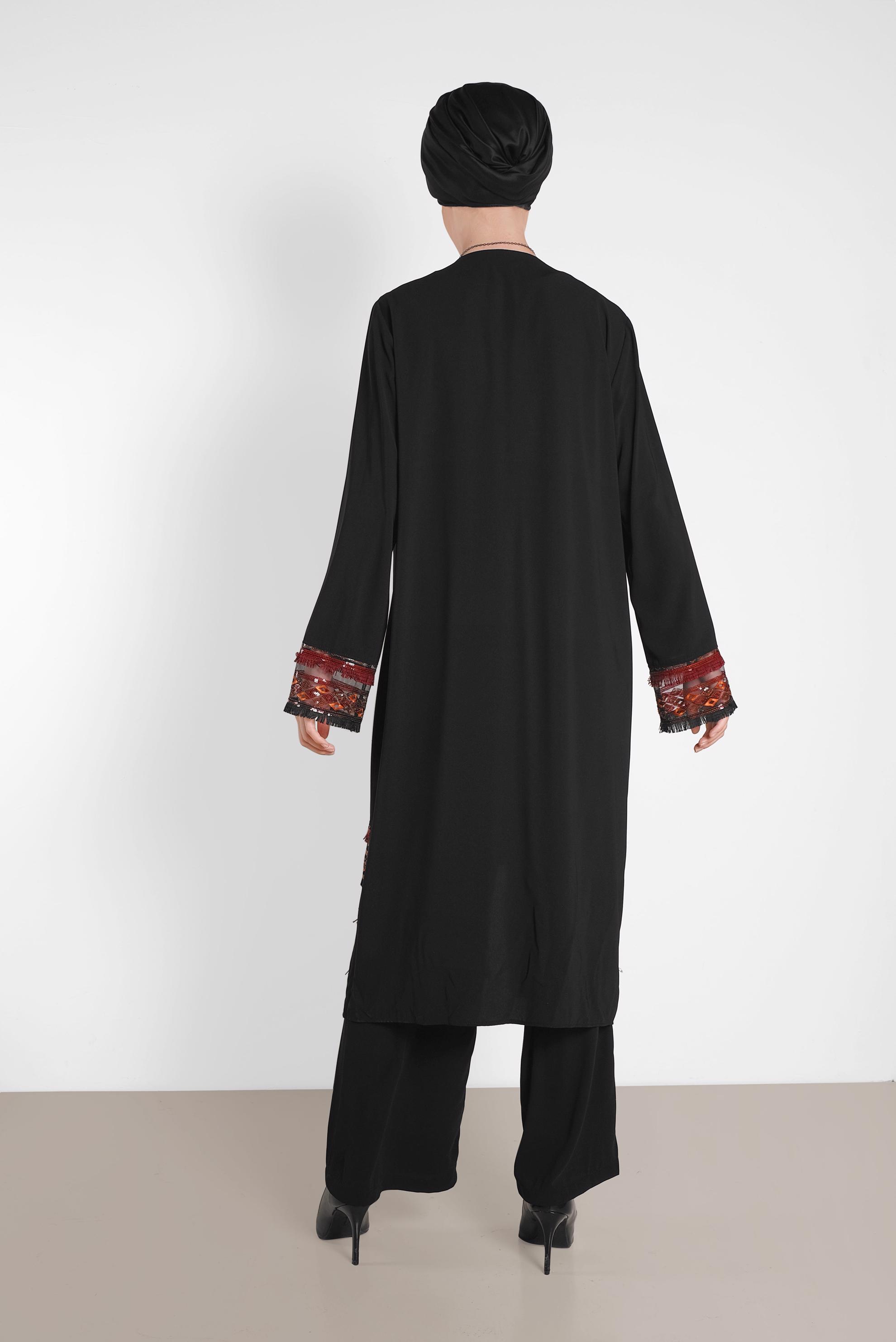 Tesettür giyim SİYAH ETEK UCU VE MANŞETLERİ PÜSKÜL DETAYLI ÜÇLÜ PANT. TAKIM 3557 